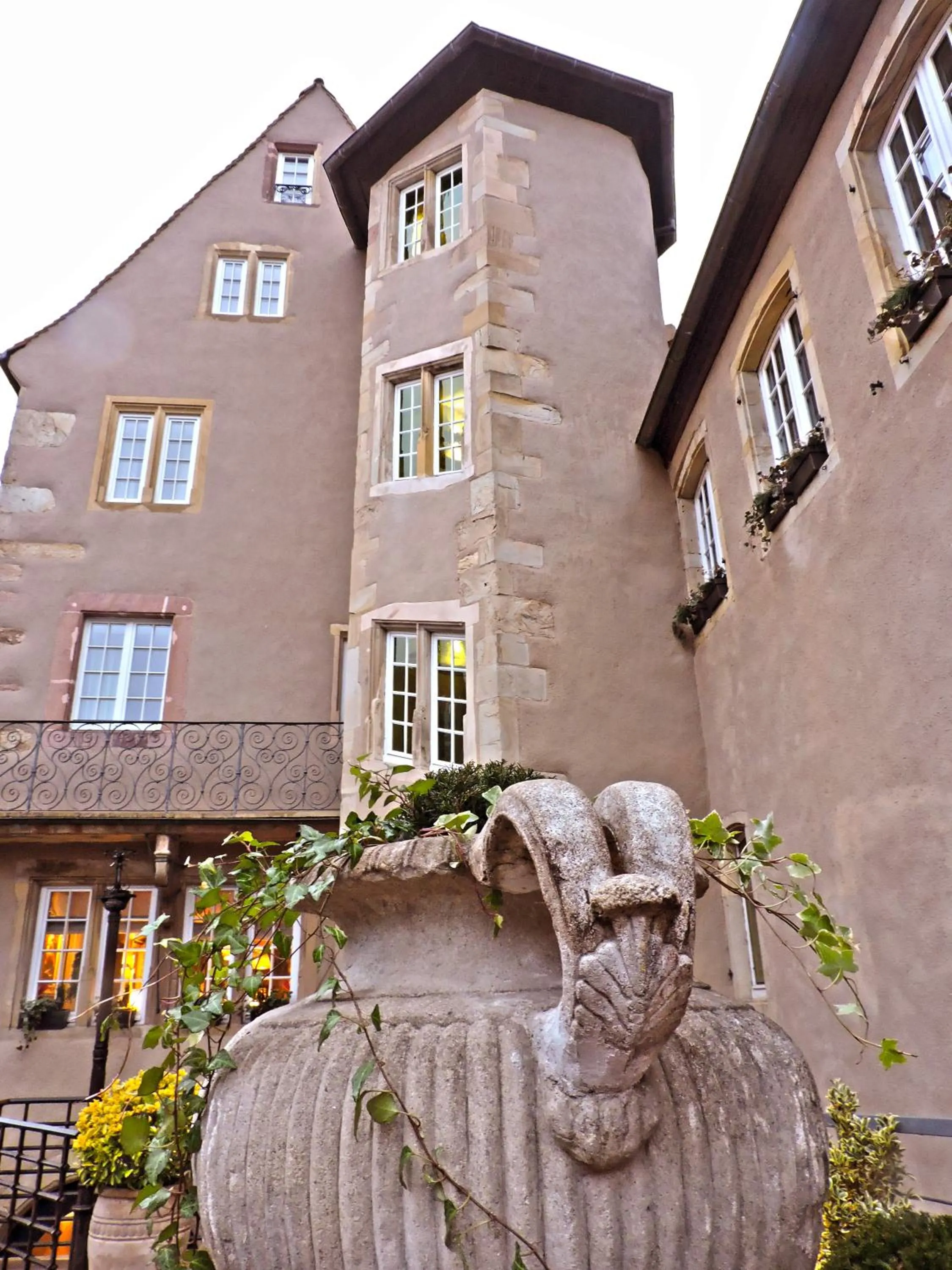 Property building in Hotel La Couronne