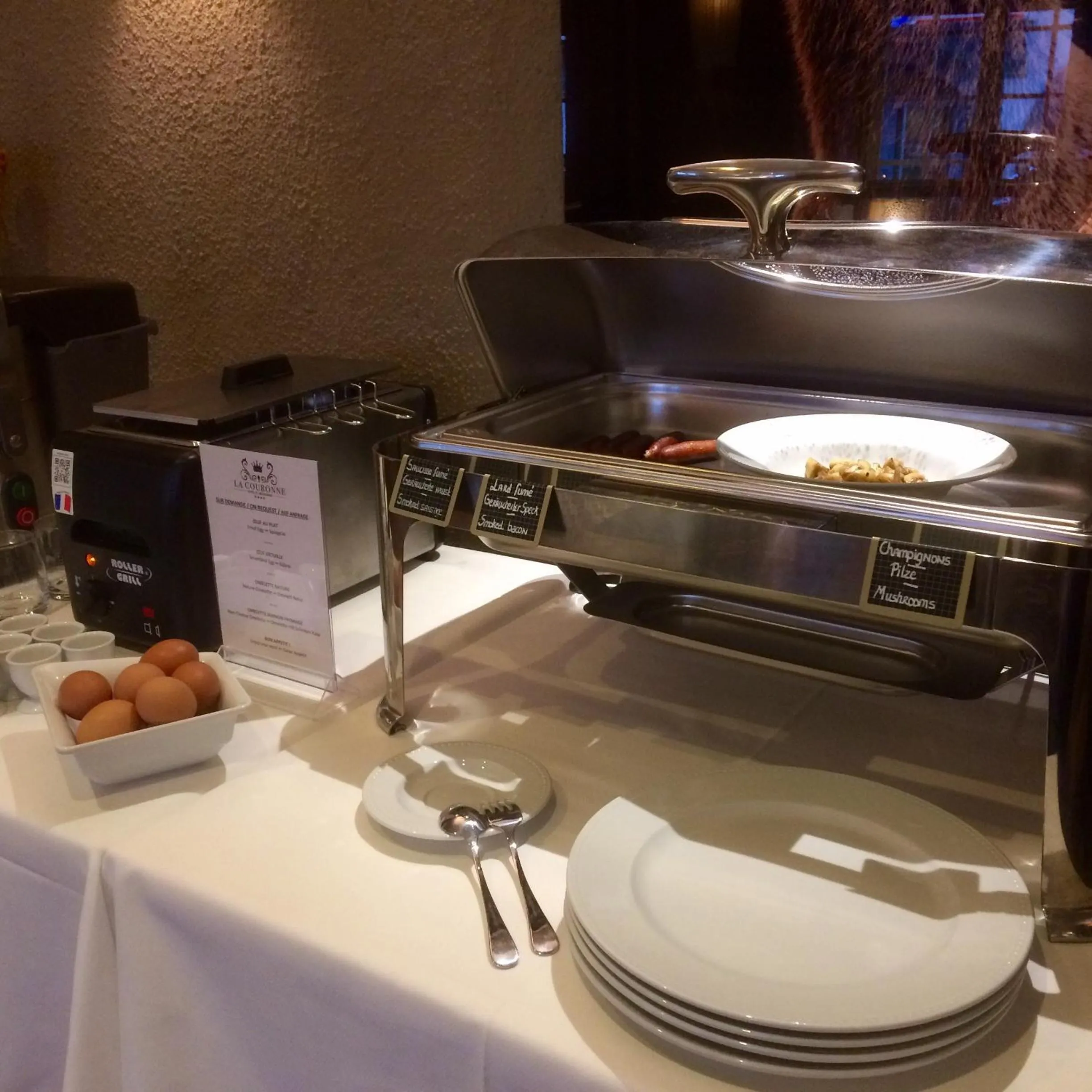 Buffet breakfast in Hotel La Couronne