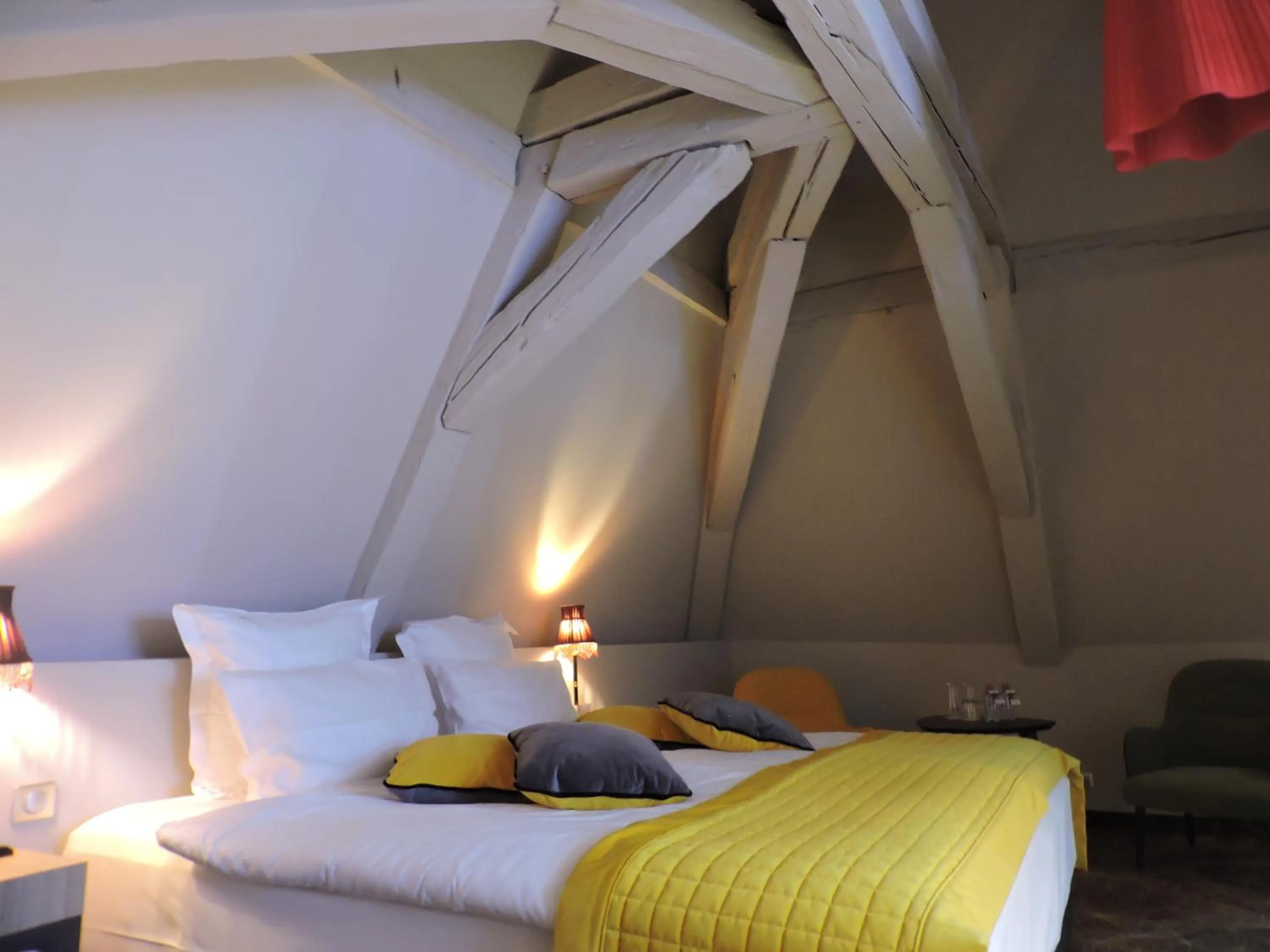 Bedroom, Bed in Hotel La Couronne