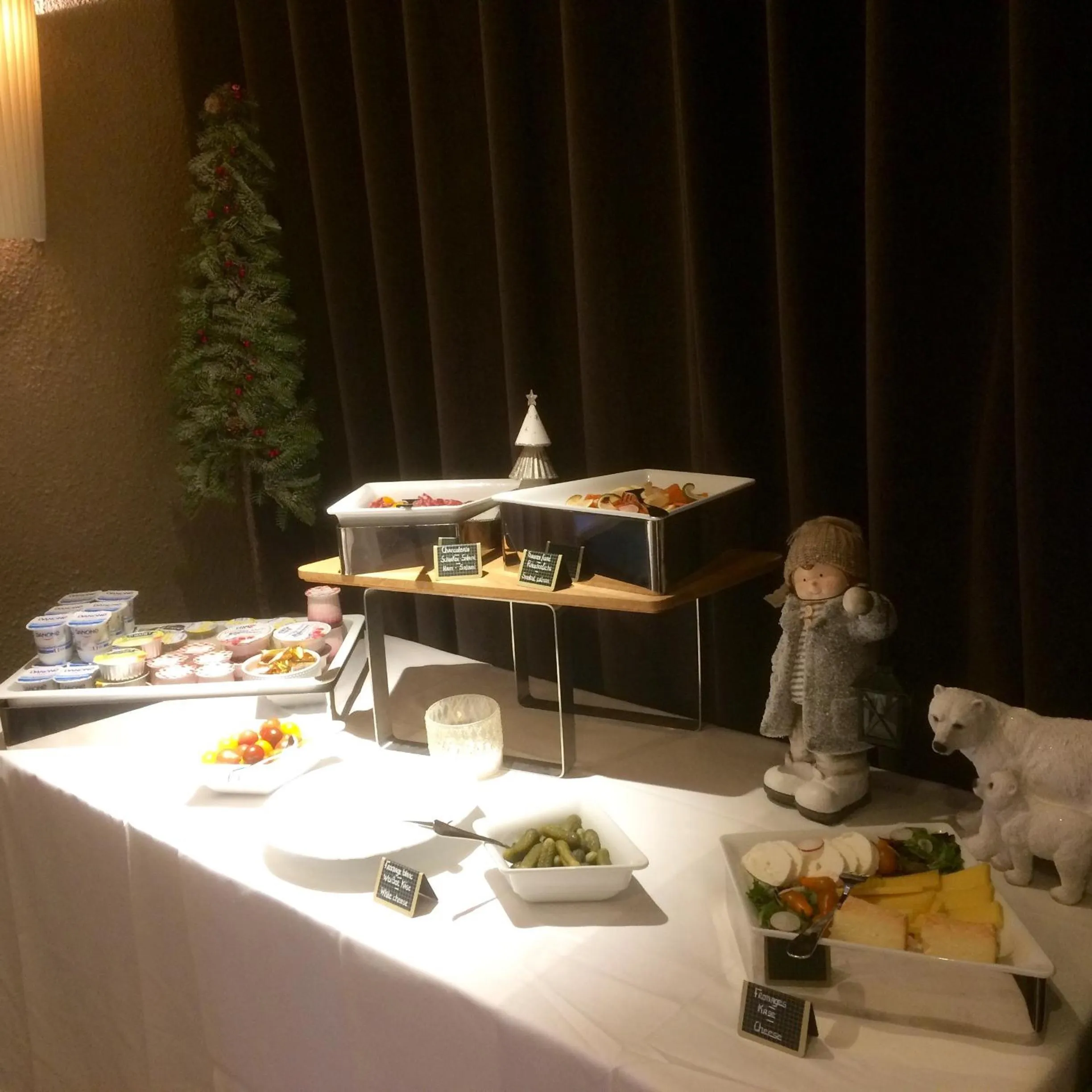 Buffet breakfast in Hotel La Couronne