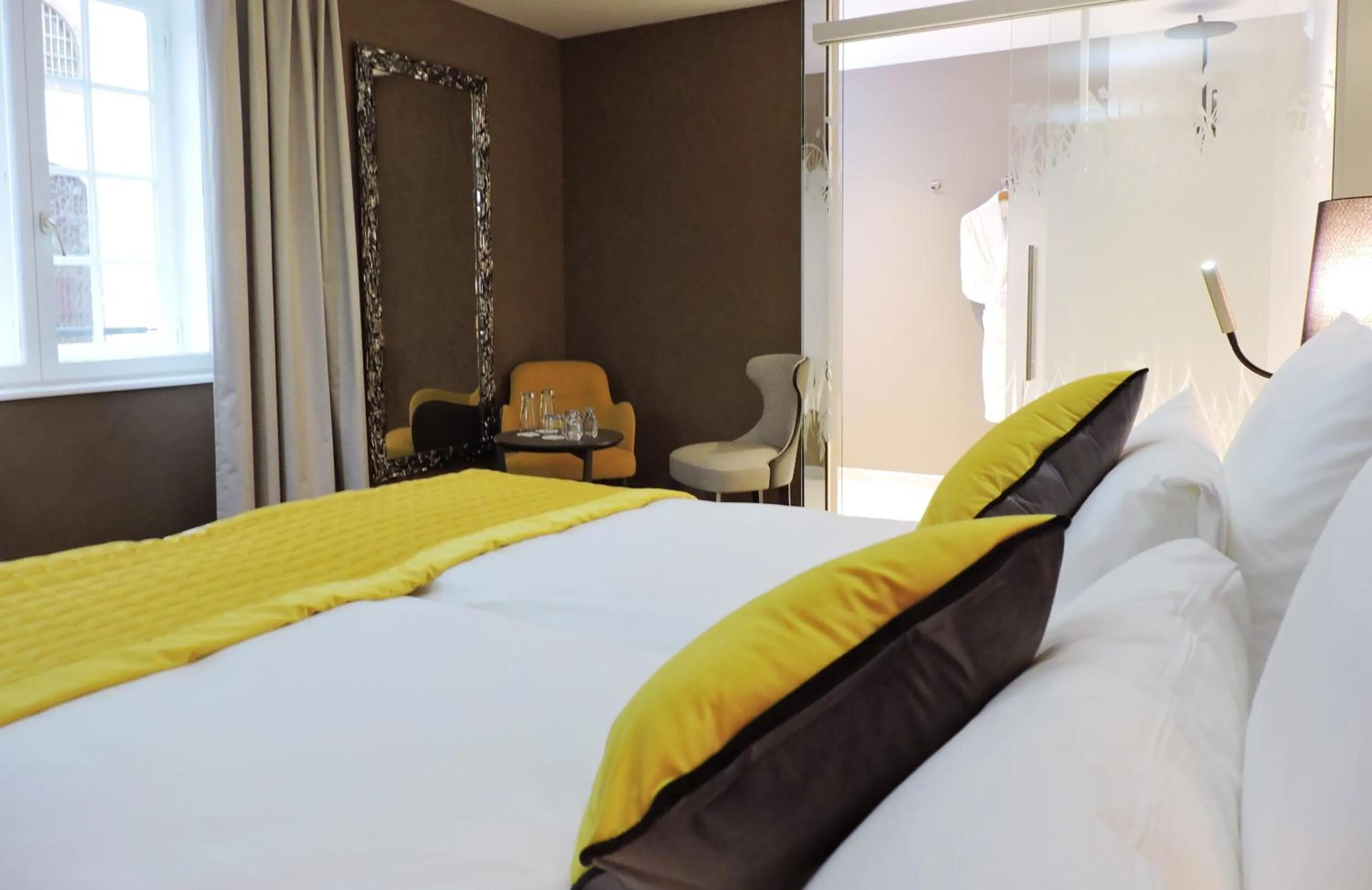 Photo of the whole room, Bed in Hotel La Couronne