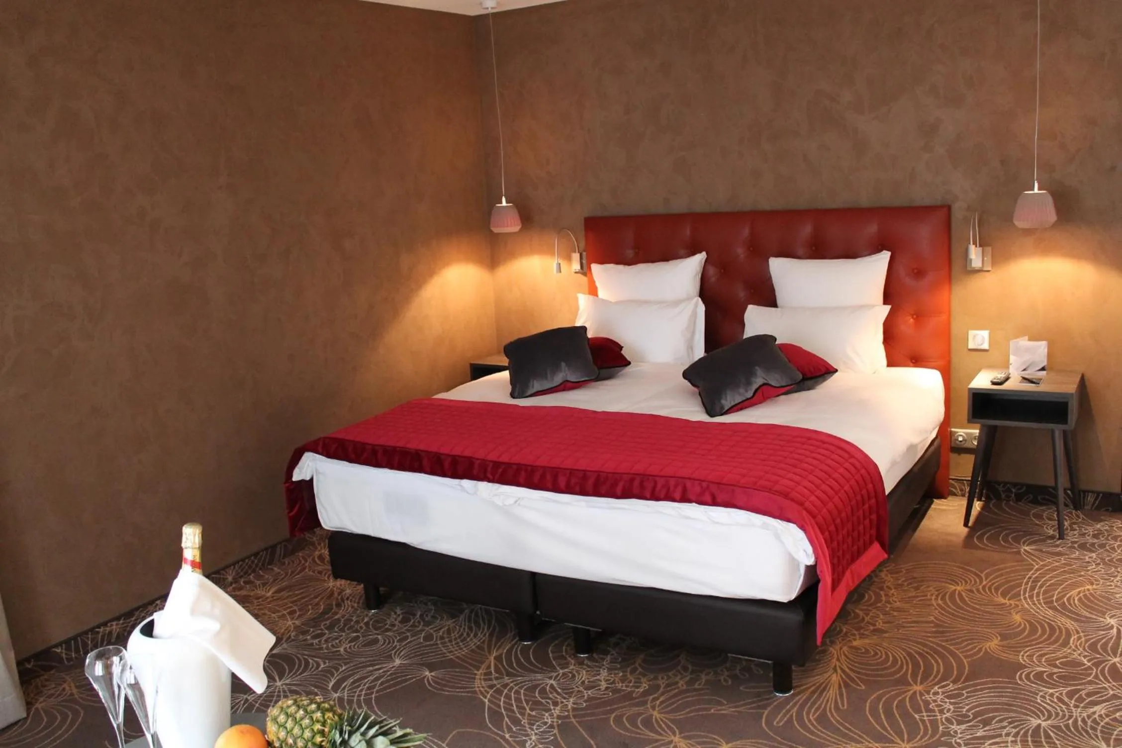 Decorative detail, Bed in Hotel La Couronne