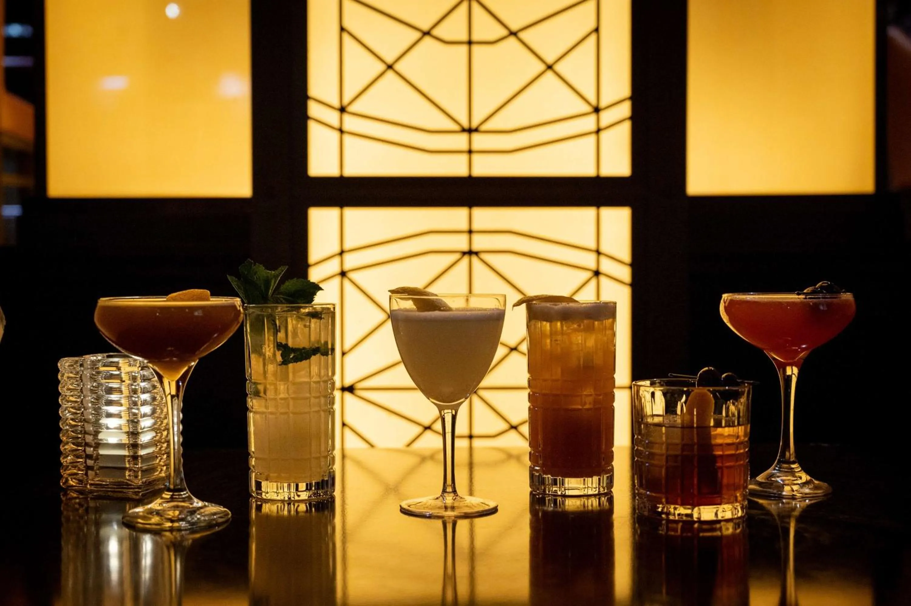 Lounge or bar in The Palmer House Hilton