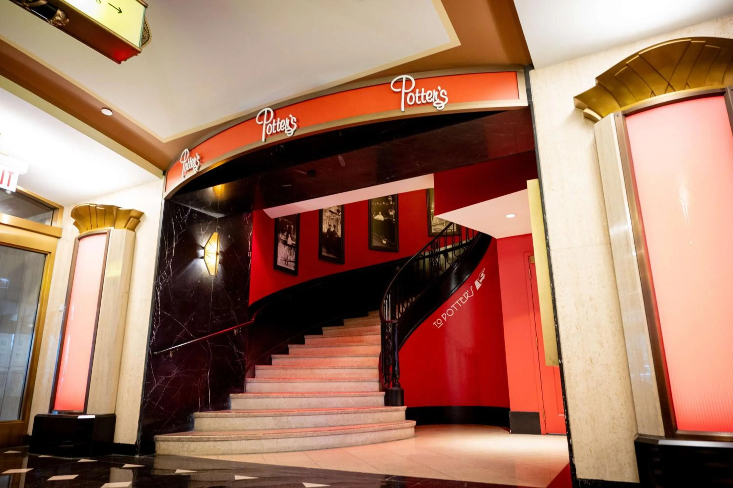 Restaurant/places to eat in The Palmer House Hilton