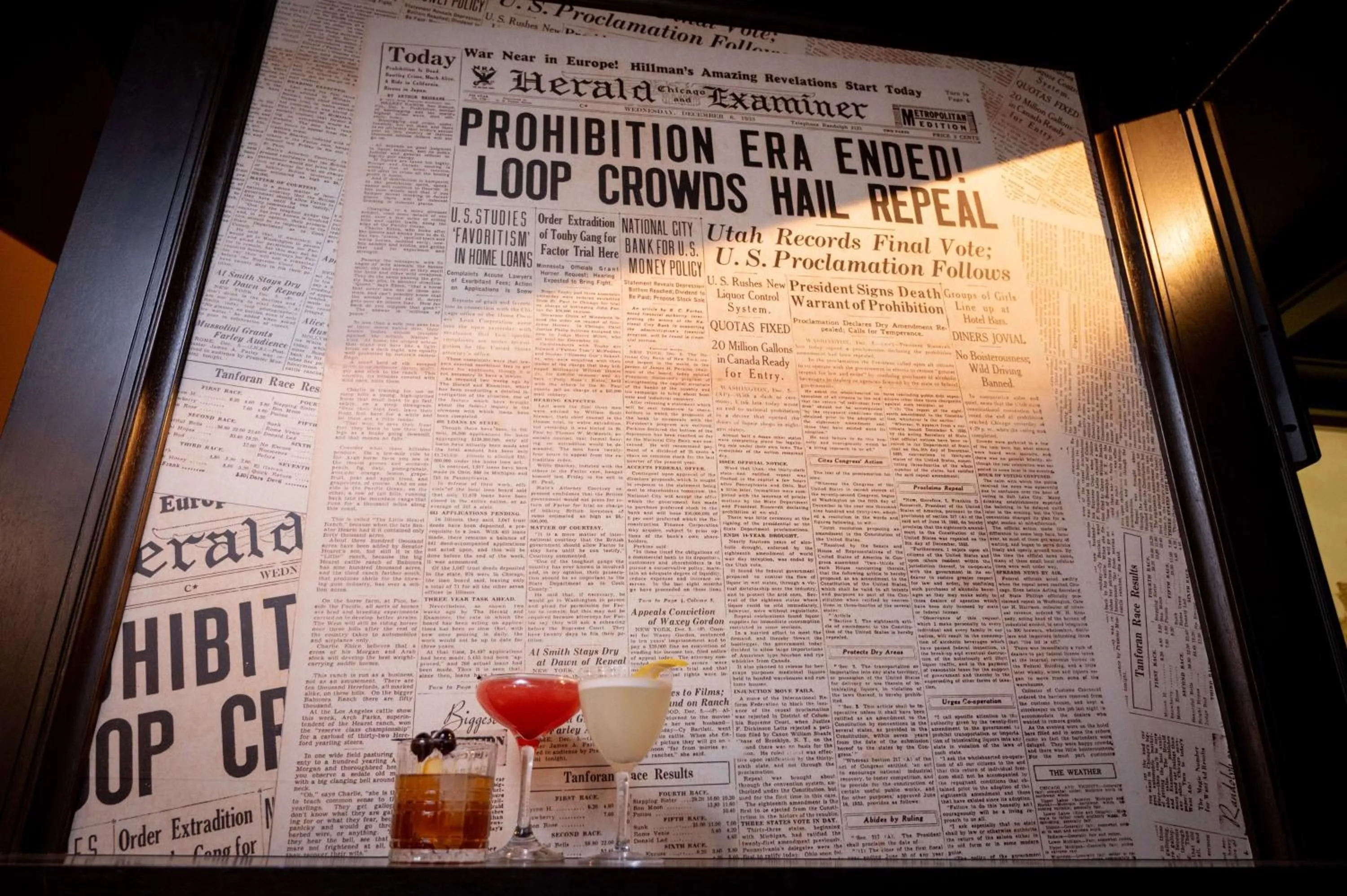 Lounge or bar in The Palmer House Hilton