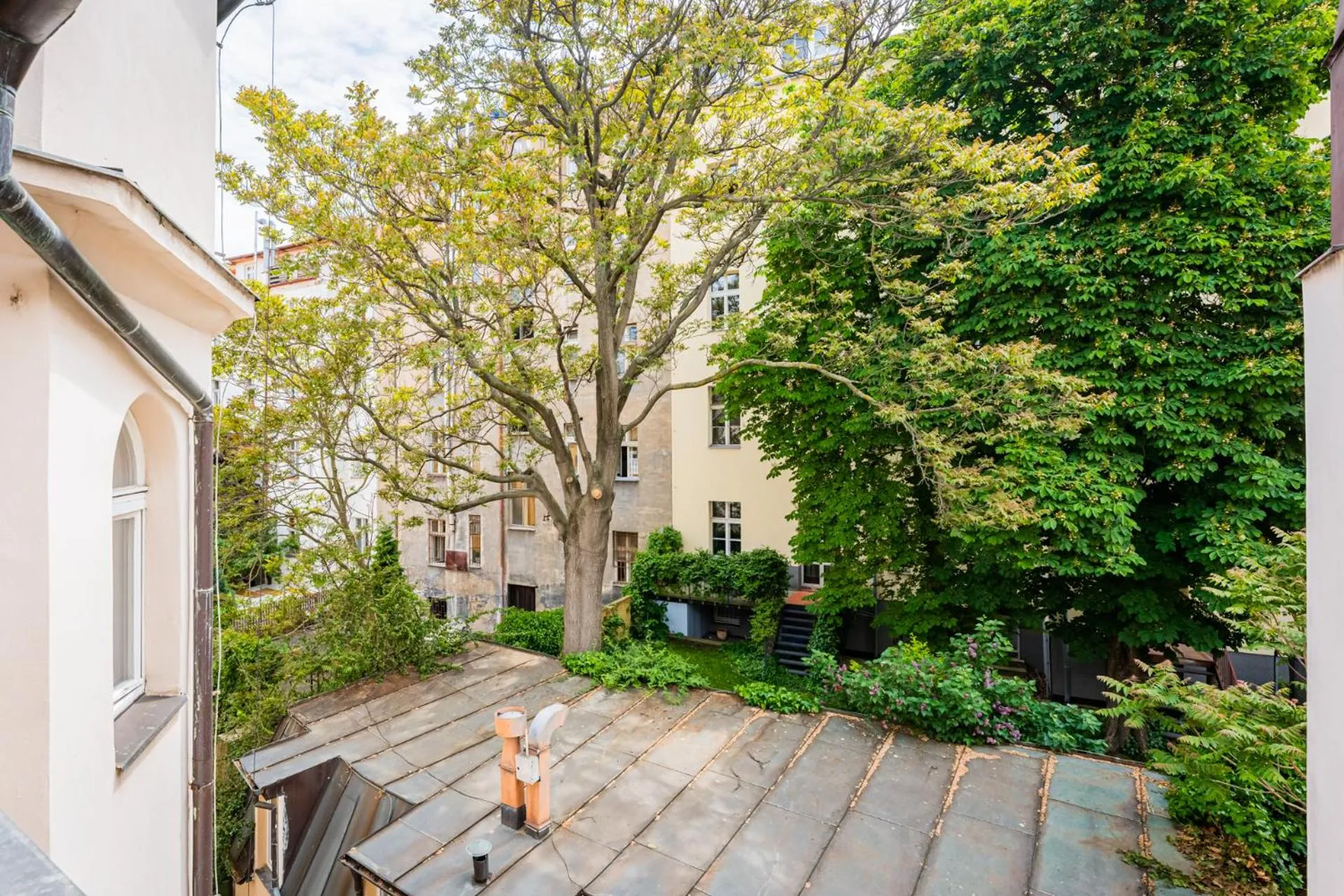 Inner courtyard view in Self-service Hotel Ostaš Praha