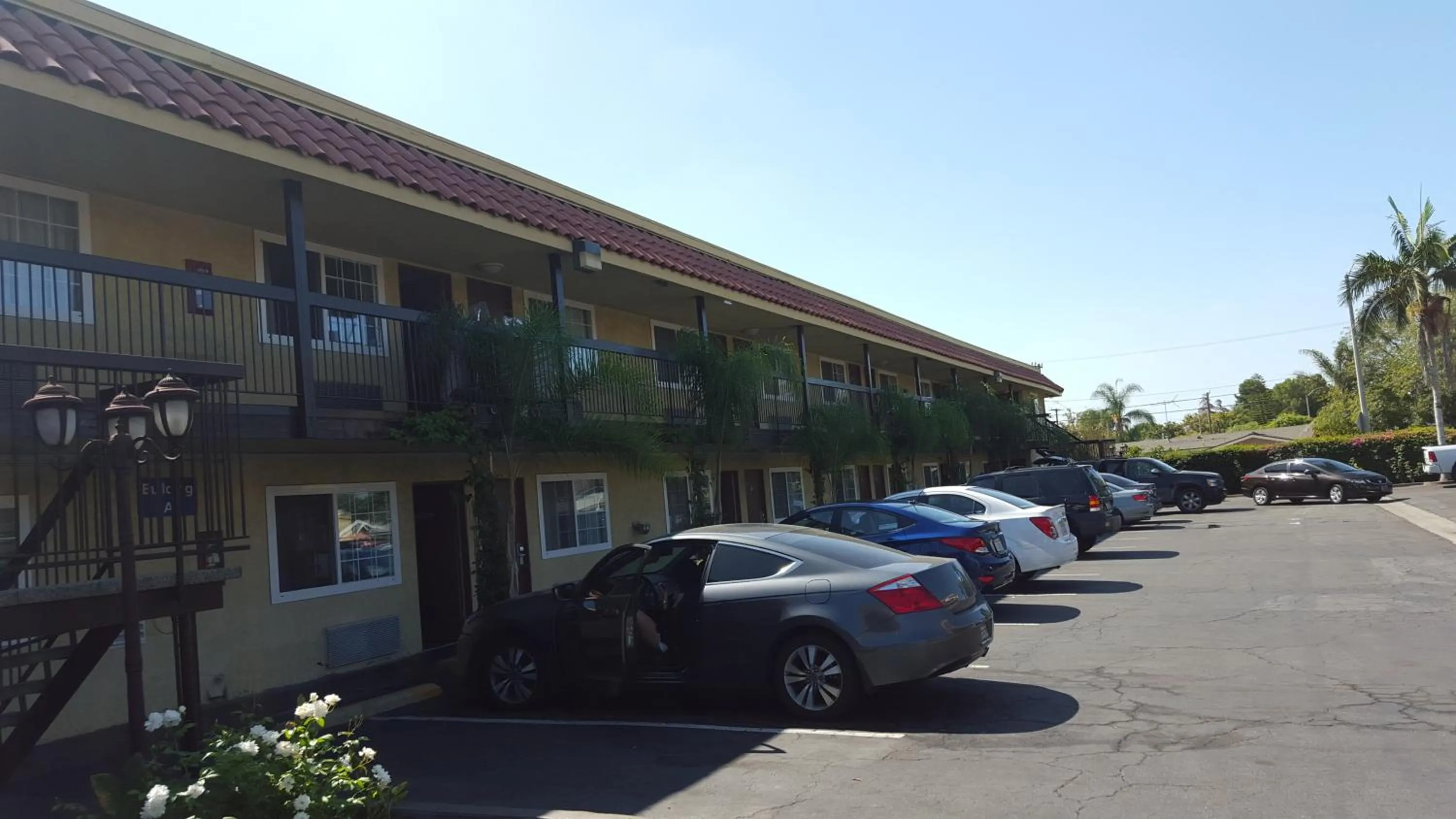 Property building in Anaheim Astoria Inn & Suites