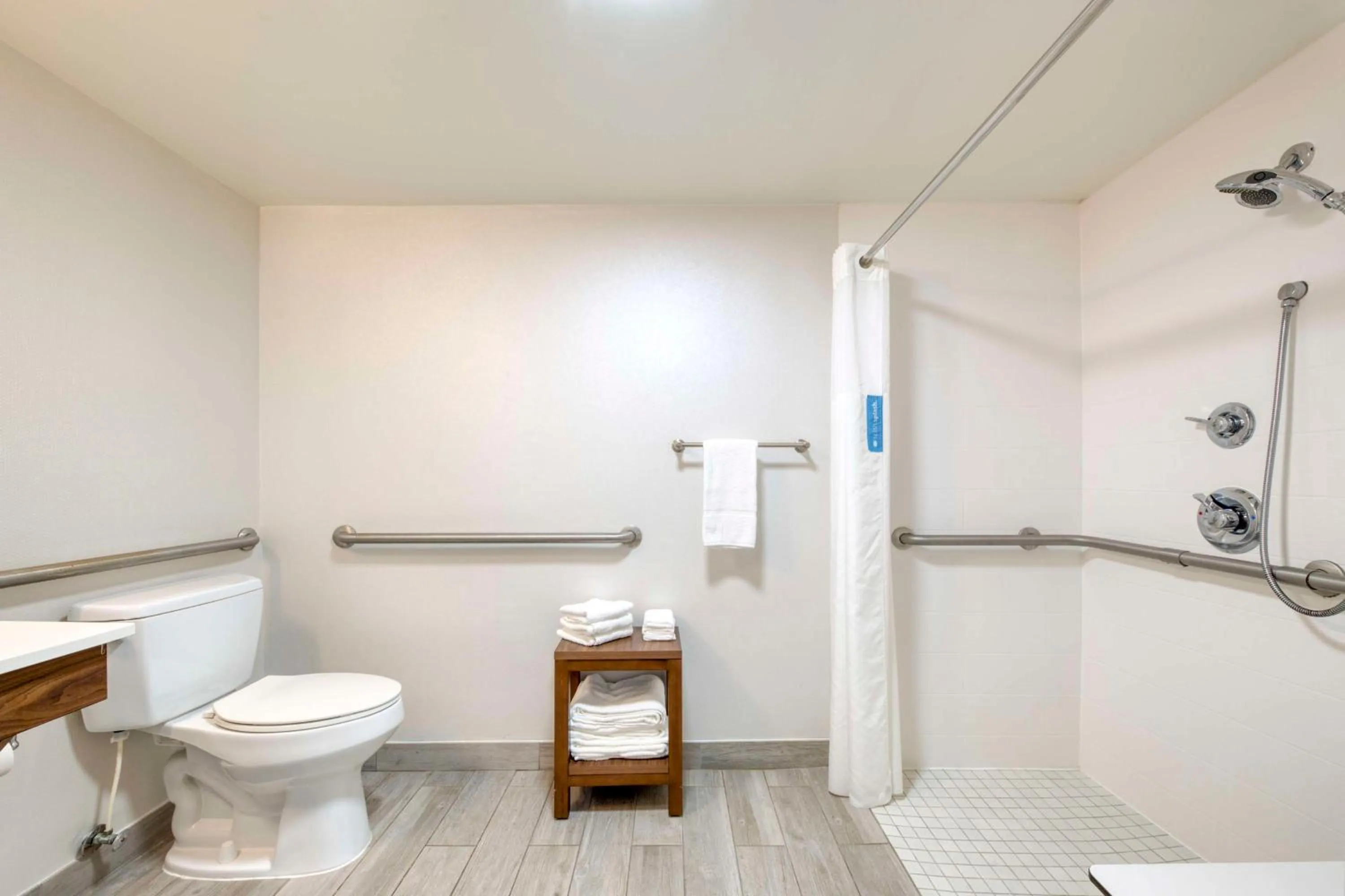 Bathroom in Hampton Inn & Suites Wilmington/Wrightsville Beach