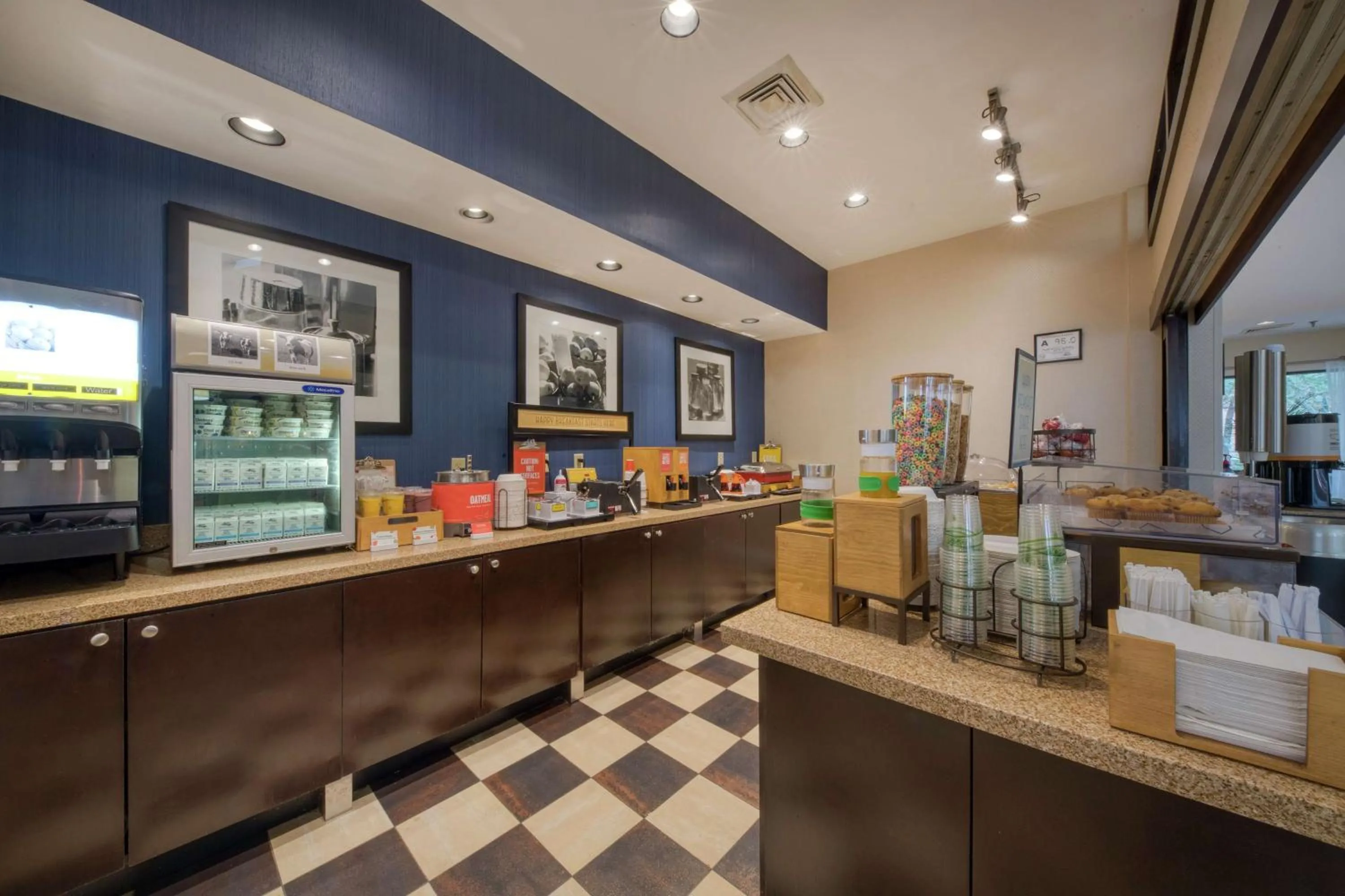 Breakfast in Hampton Inn & Suites Wilmington/Wrightsville Beach