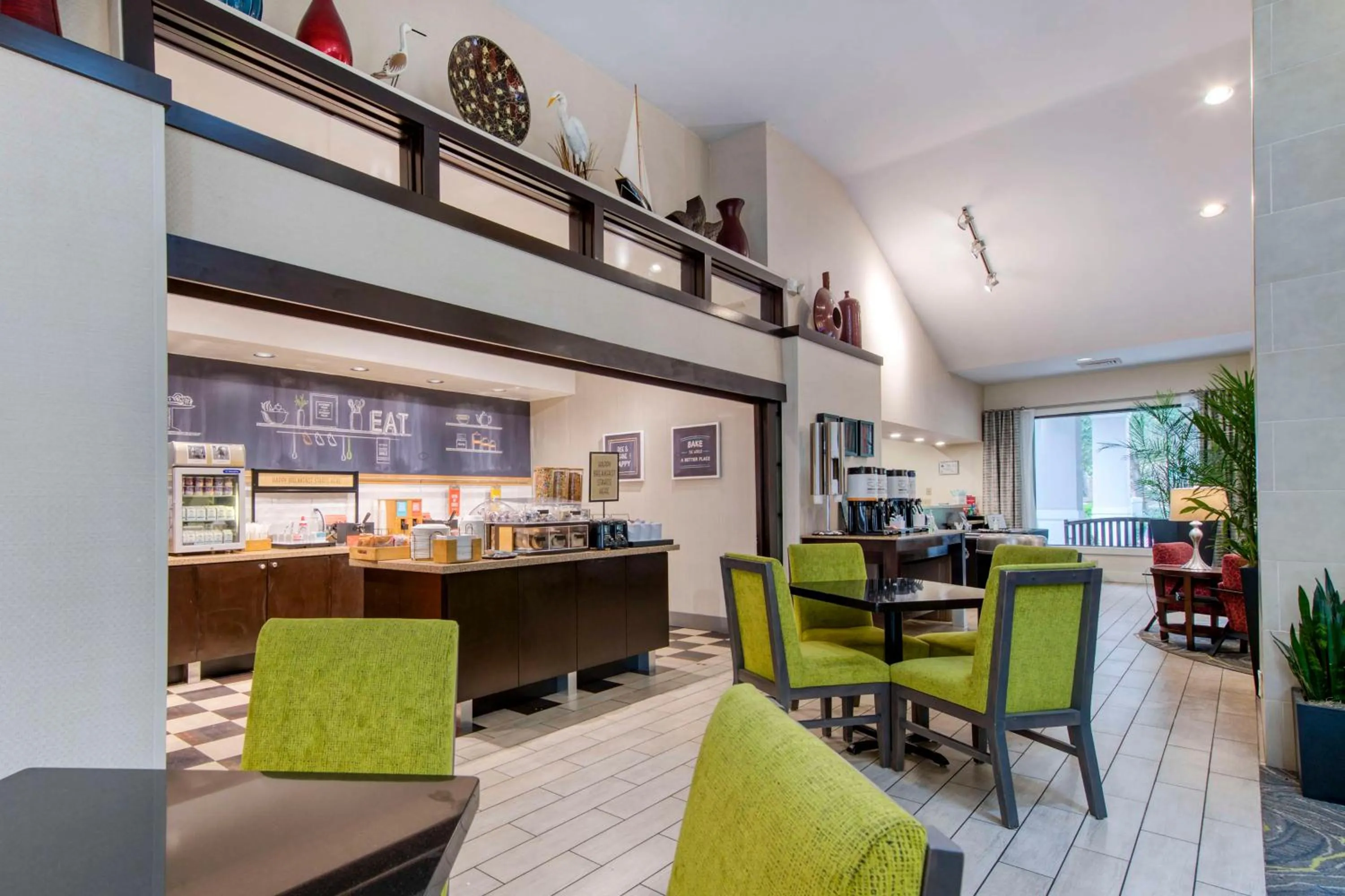 Breakfast in Hampton Inn & Suites Wilmington/Wrightsville Beach