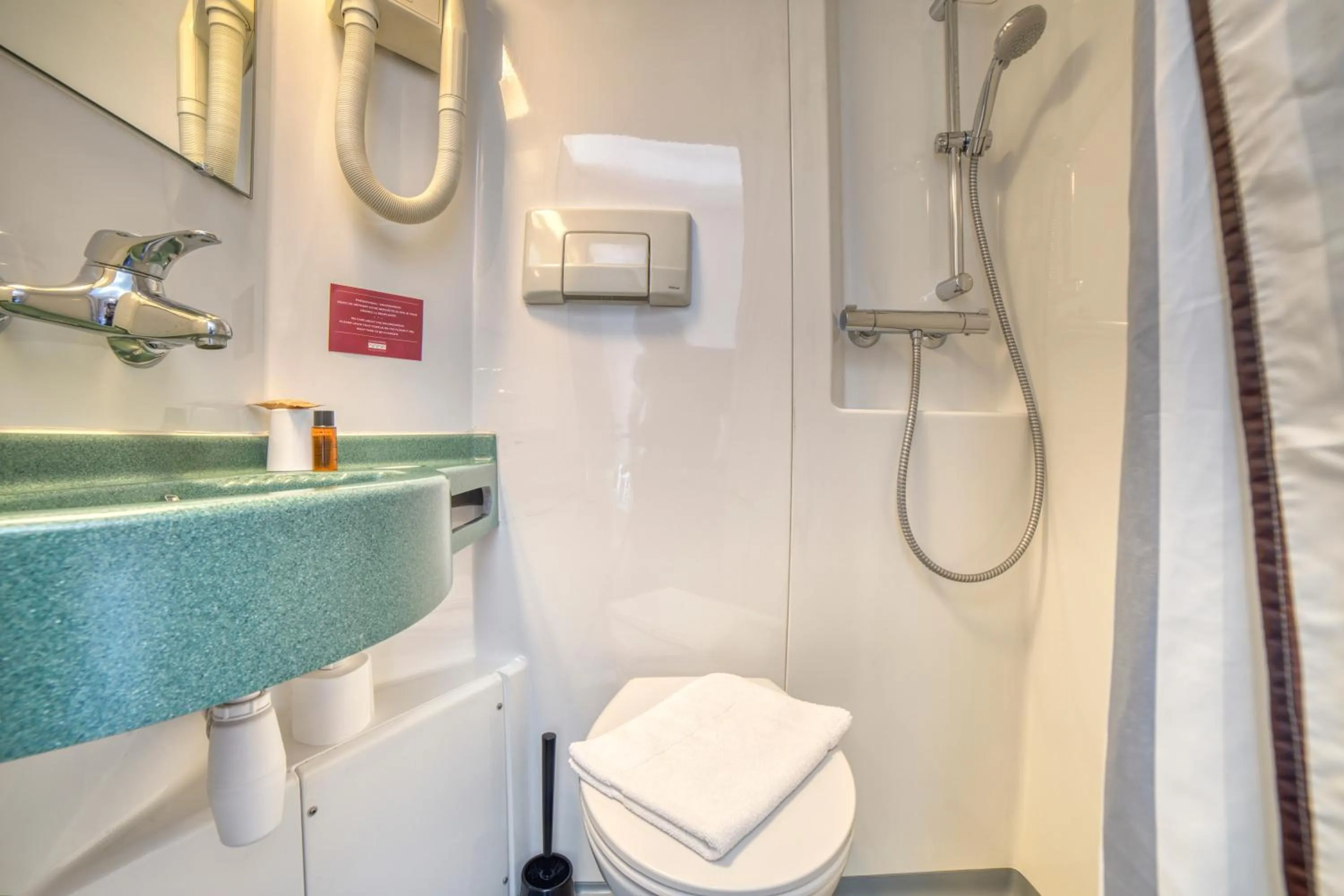 Bathroom in La Chaumière Mountain Lodge