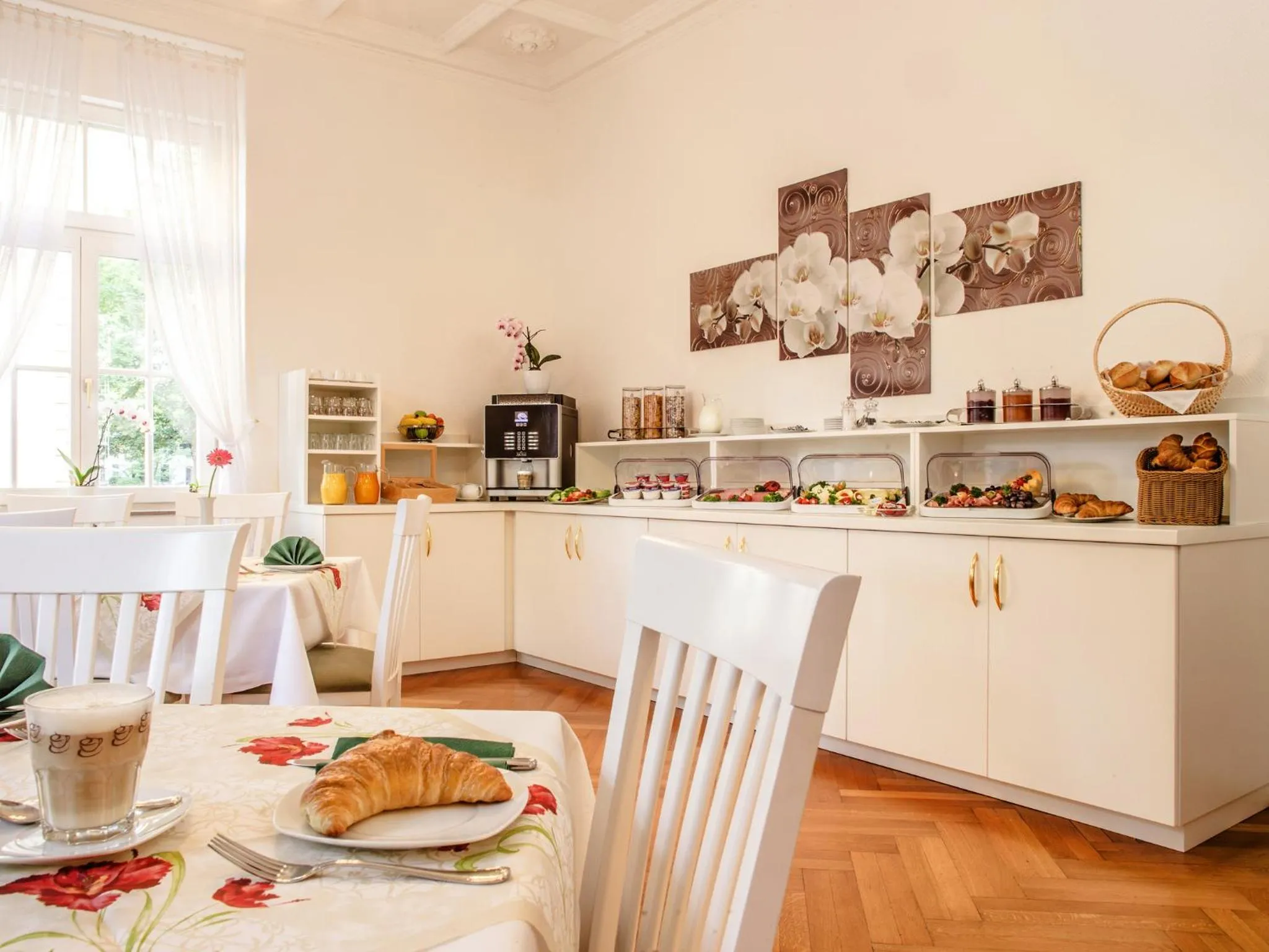 Restaurant/places to eat in Aparthotel Villa Freisleben