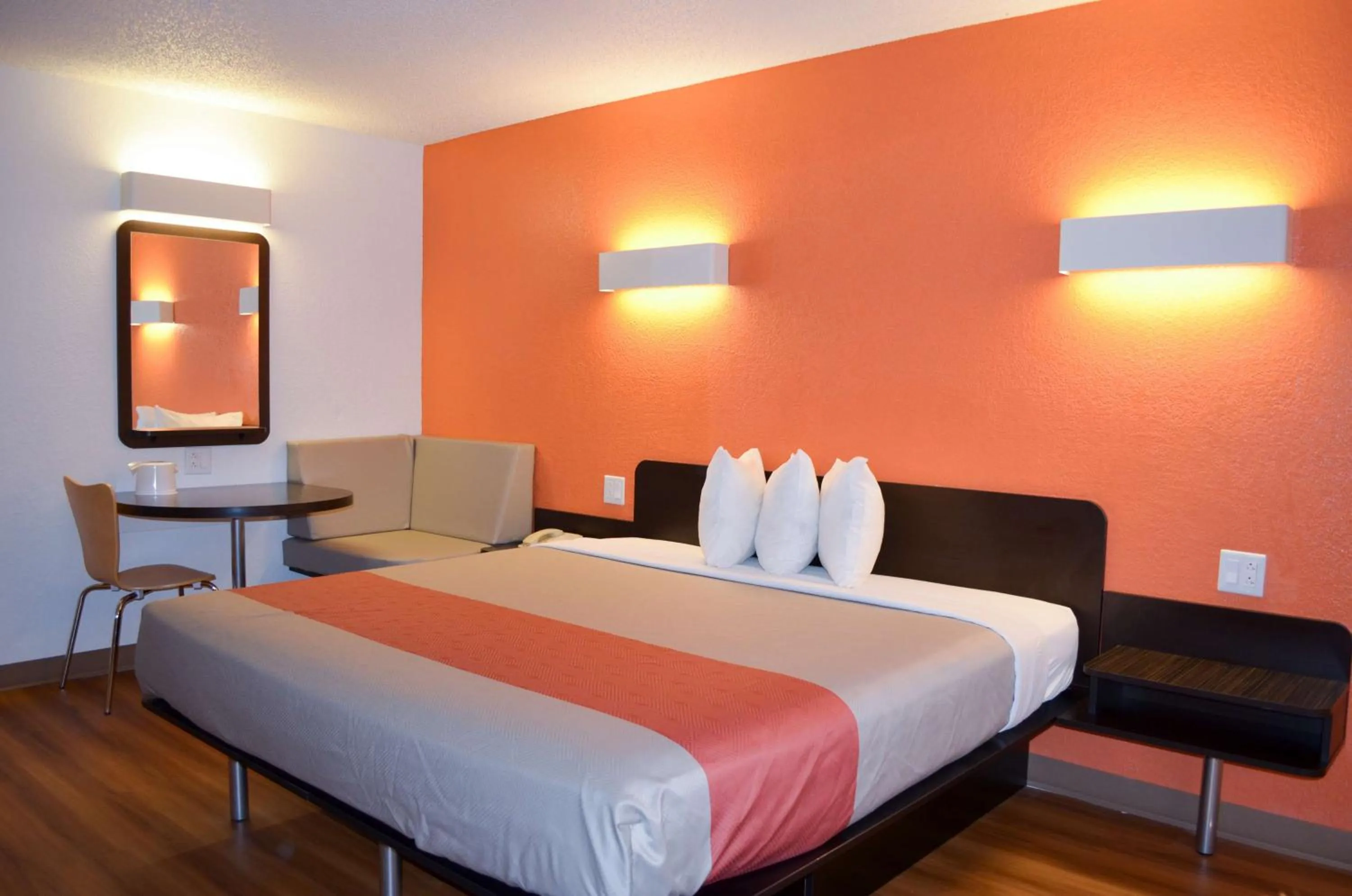 Photo of the whole room, Bed in Motel 6 Kingsland Kings Bay Naval