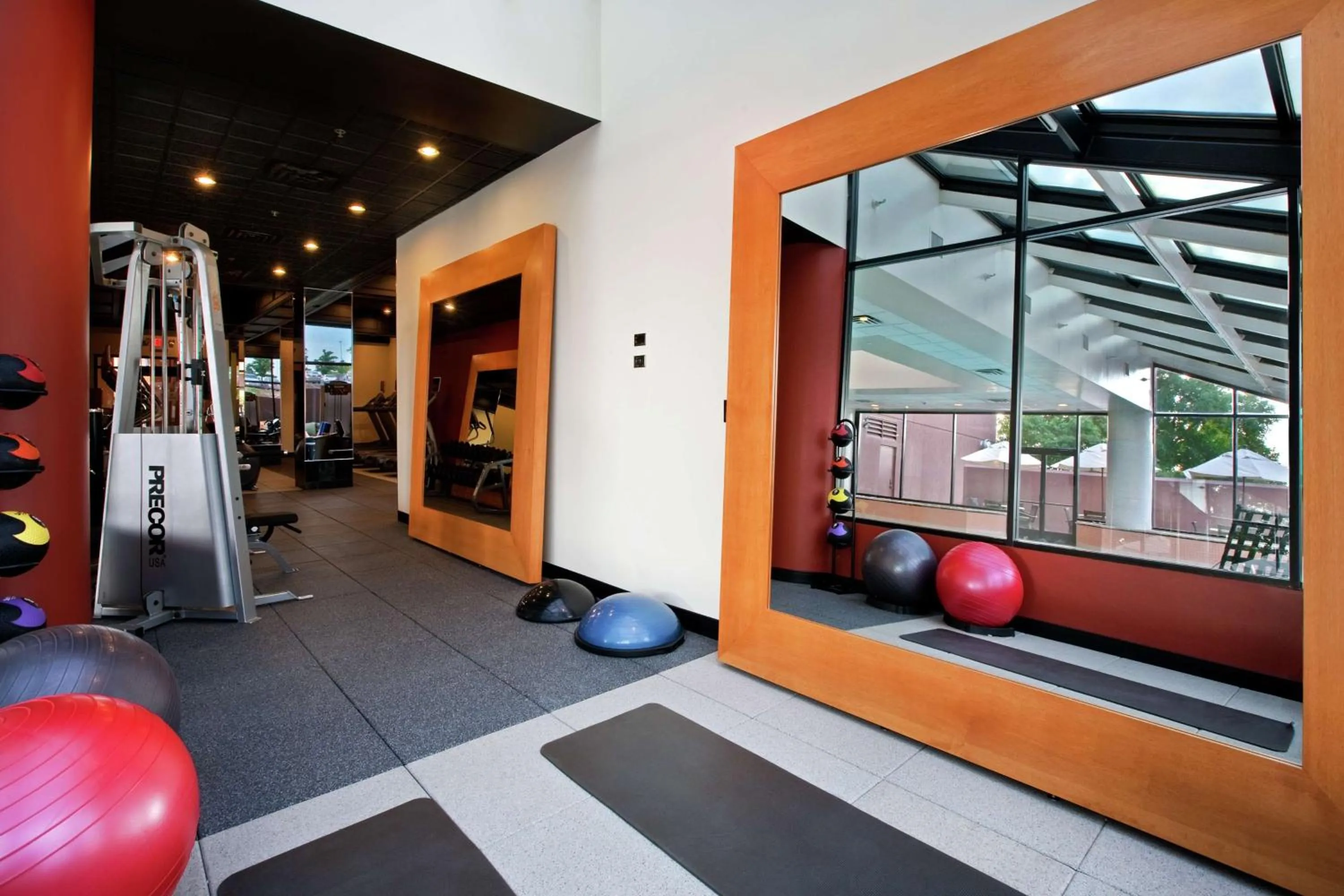 Fitness centre/facilities in Hilton Suites Chicago/Oakbrook Terrace