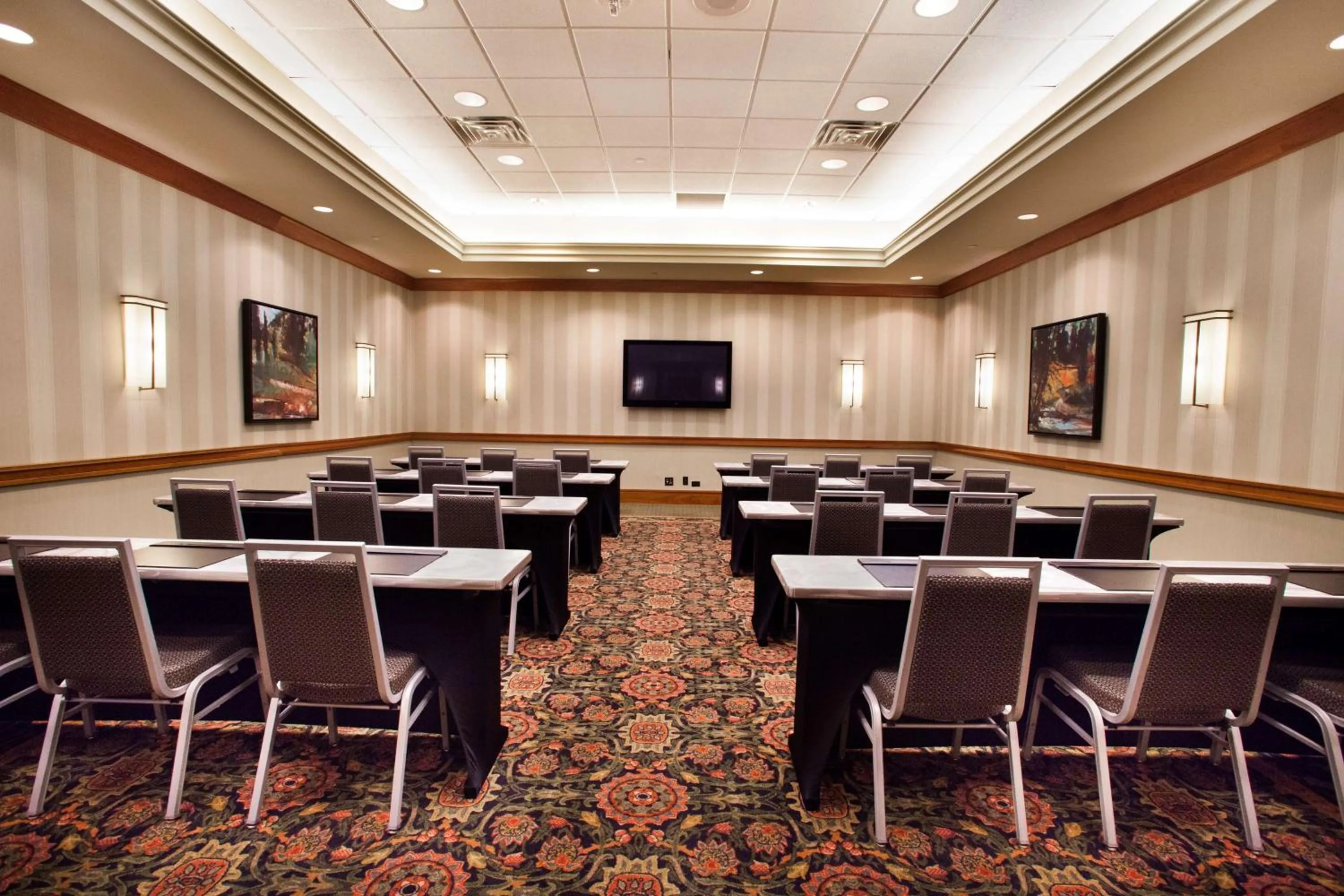 Meeting/conference room in Hilton Suites Chicago/Oakbrook Terrace