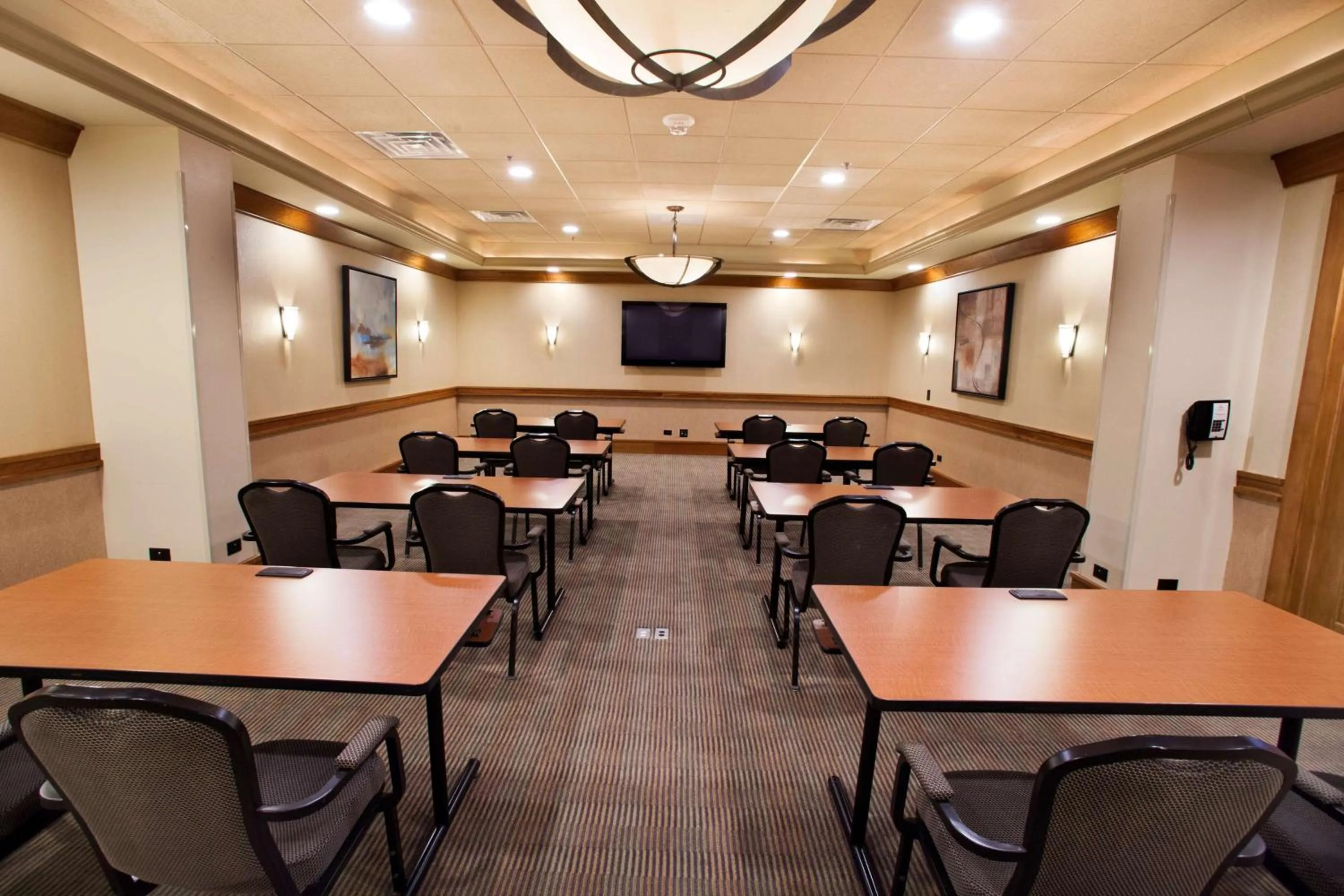 Meeting/conference room in Hilton Suites Chicago/Oakbrook Terrace