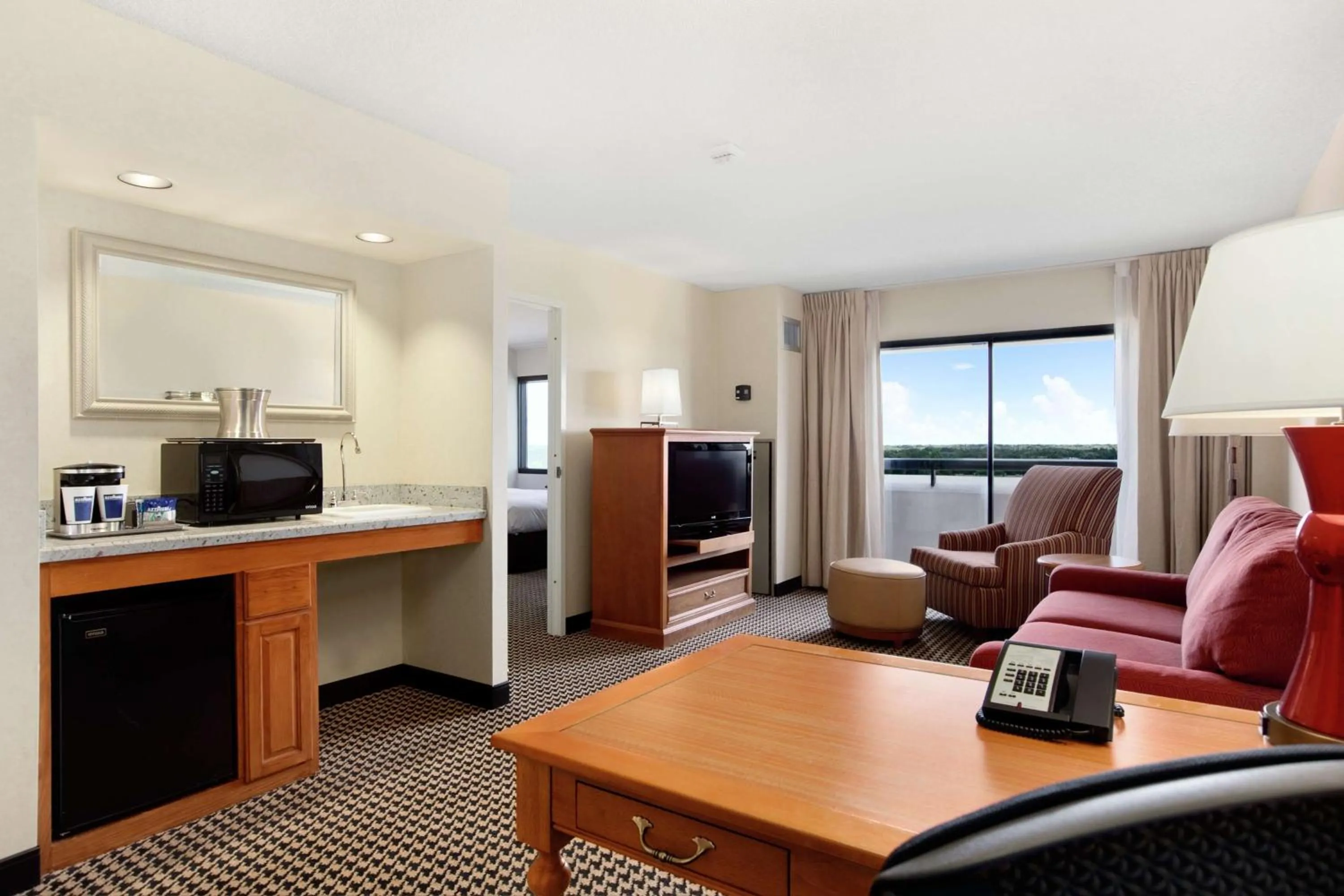 Living room in Hilton Suites Chicago/Oakbrook Terrace