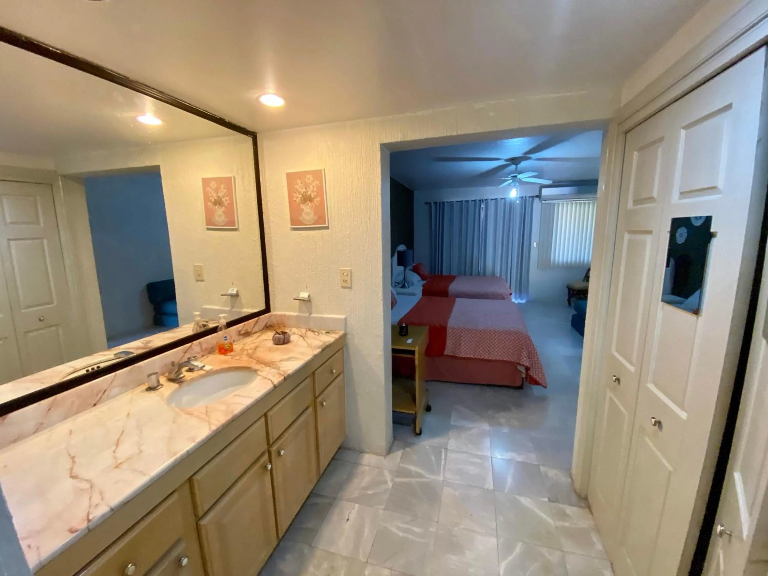 Bathroom, Bed in Villa en Marinaterra en seguida de Marina San Carlos