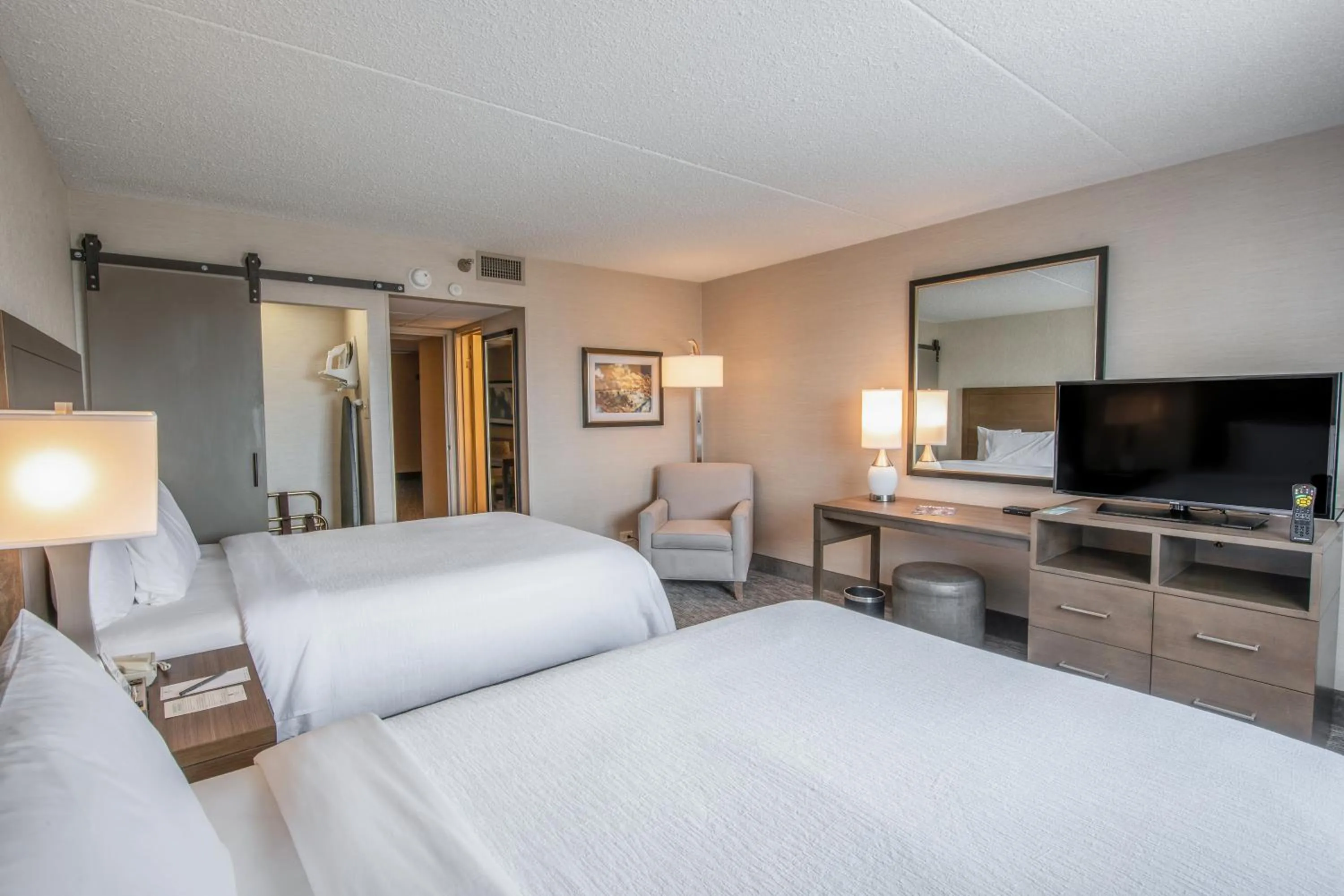 Bed in Embassy Suites by Hilton Chicago Schaumburg Woodfield