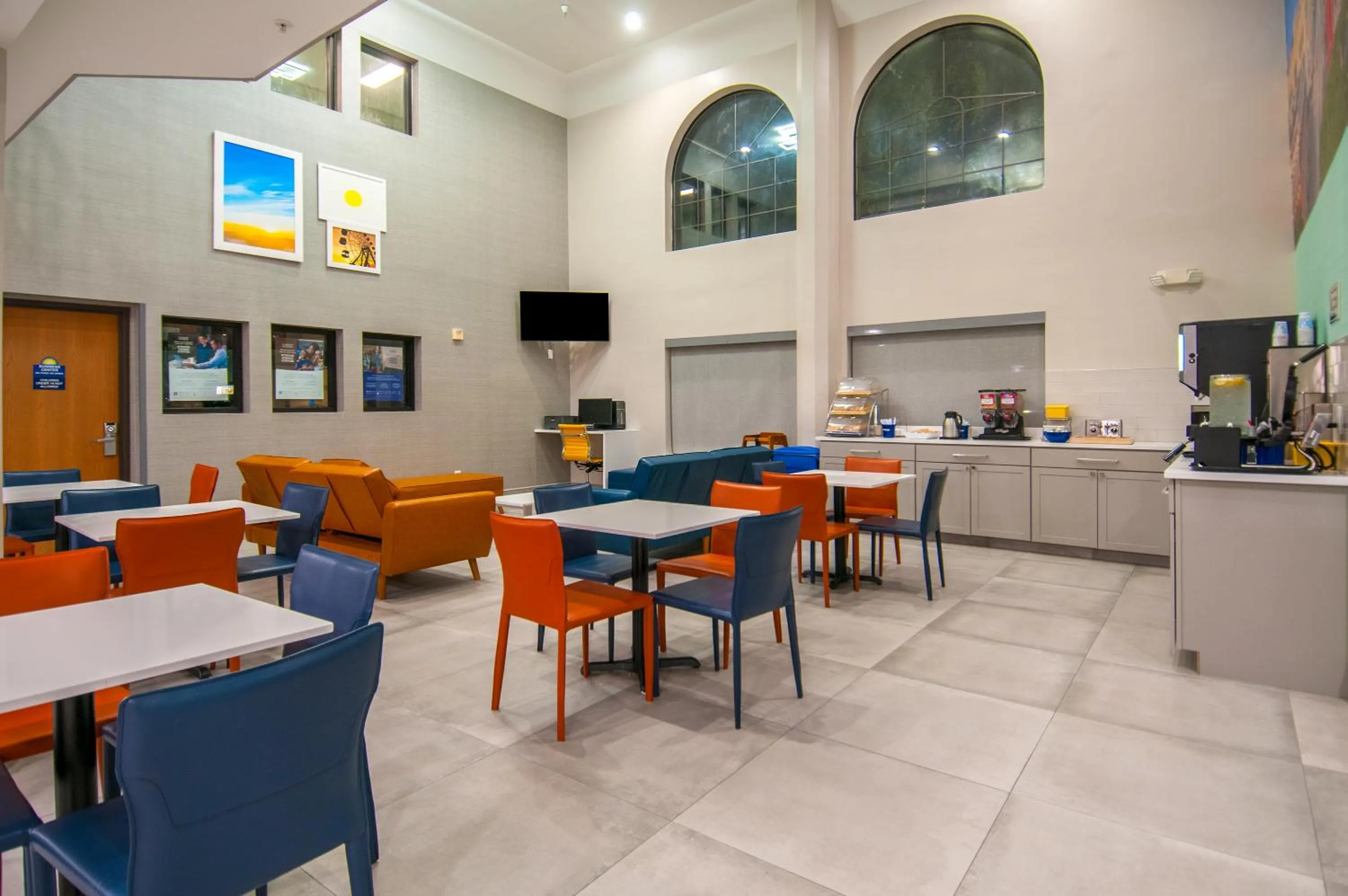 Breakfast in Days Inn & Suites by Wyndham San Antonio North/Stone Oak