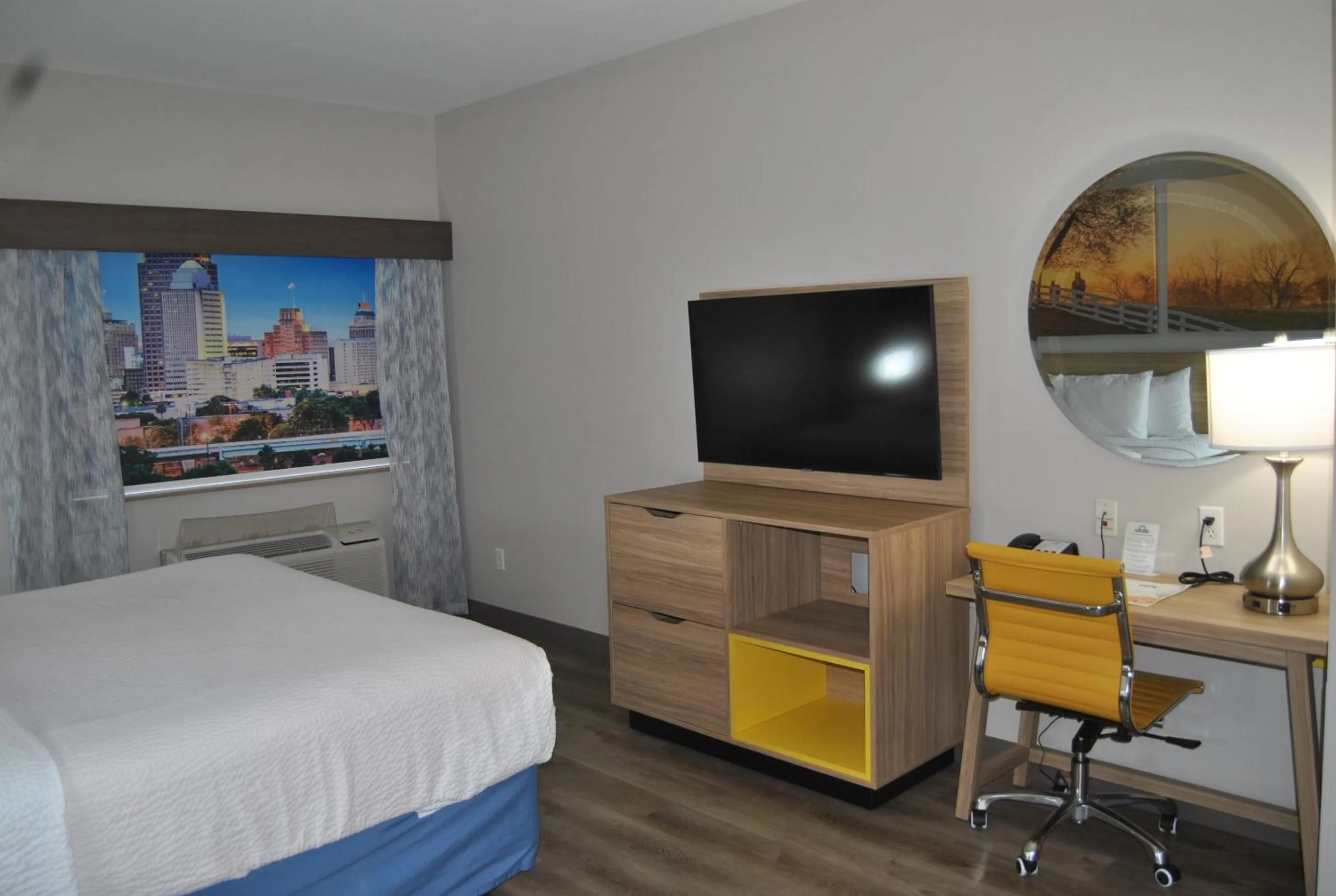 Bed in Days Inn & Suites by Wyndham San Antonio North/Stone Oak