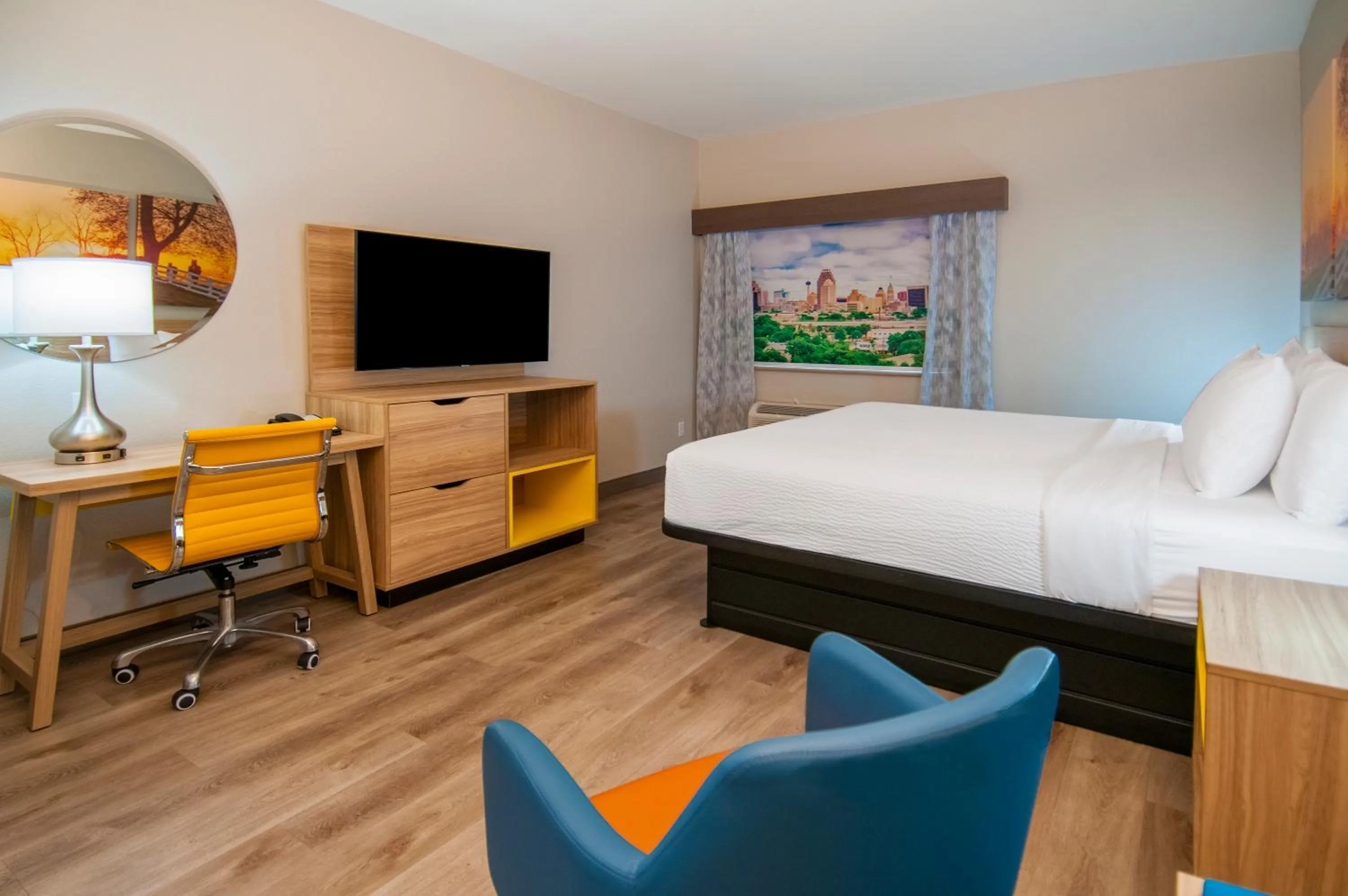 Bedroom, Bed in Days Inn & Suites by Wyndham San Antonio North/Stone Oak