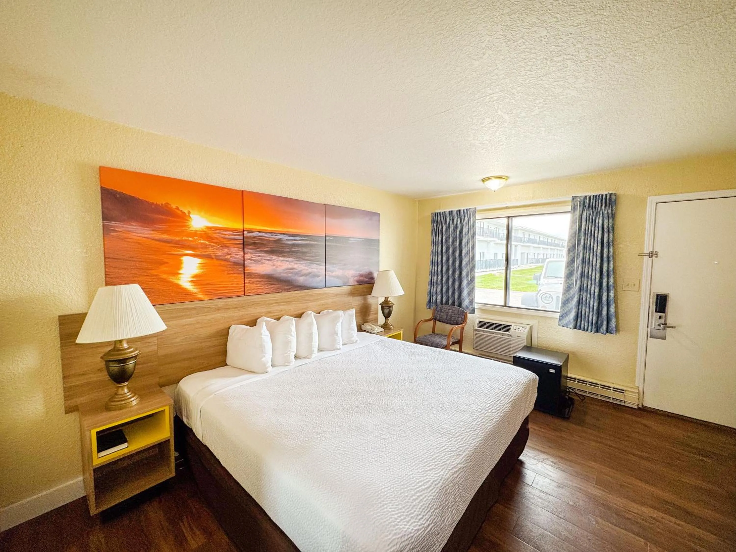 Bed in Days Inn by Wyndham Mackinaw City - Lakeview