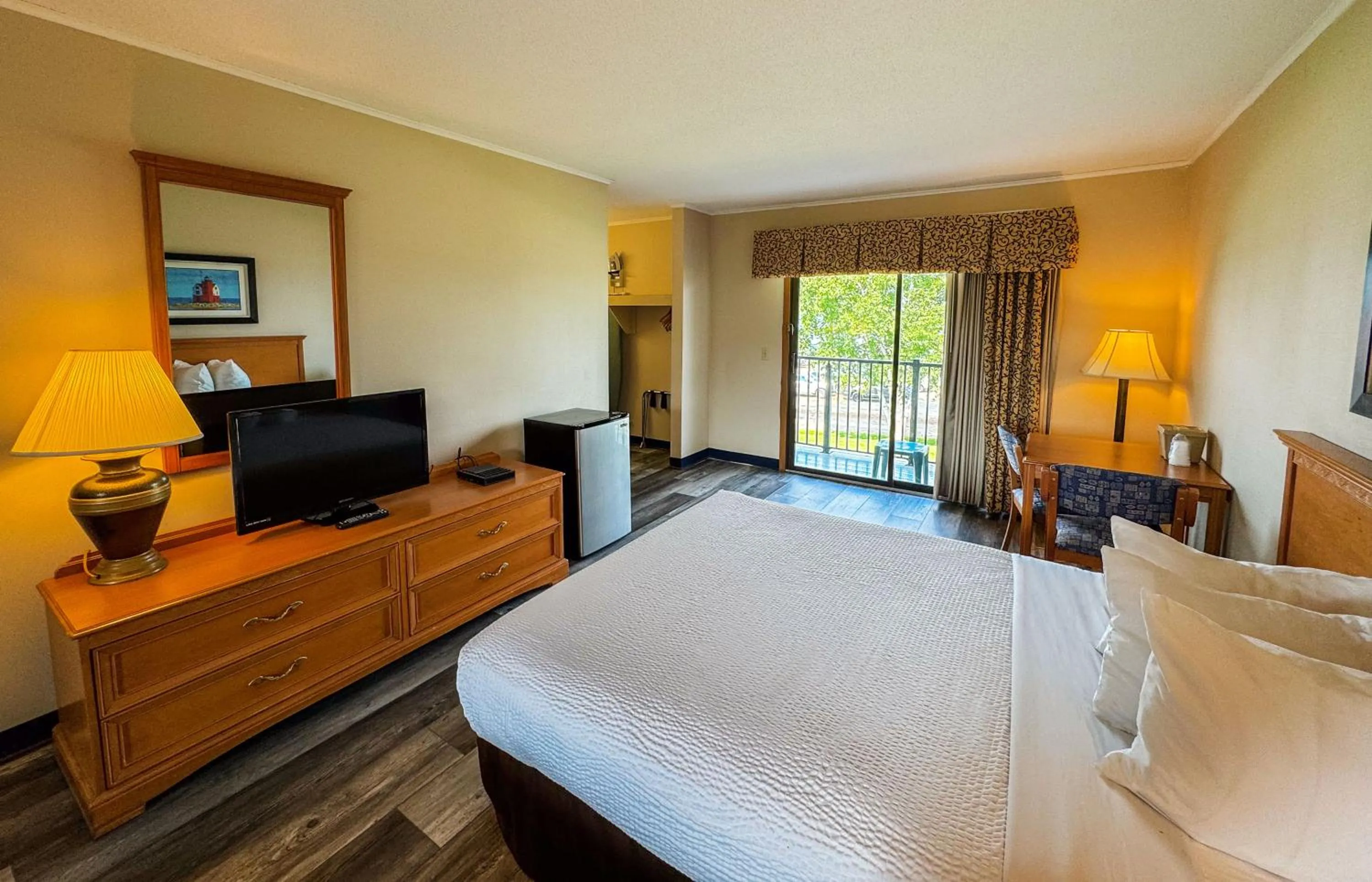 Bed in Days Inn by Wyndham Mackinaw City - Lakeview