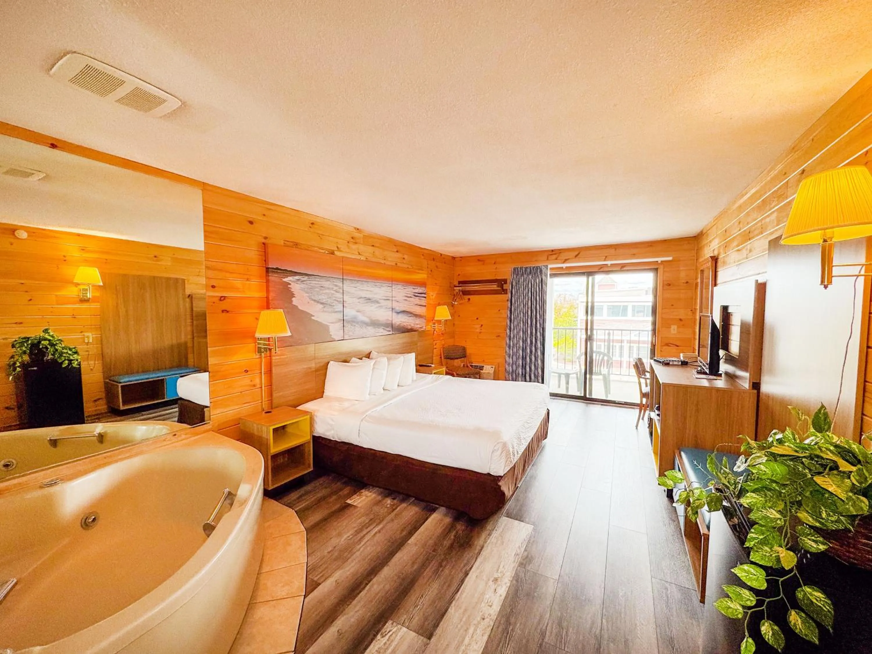 Bed in Days Inn by Wyndham Mackinaw City - Lakeview