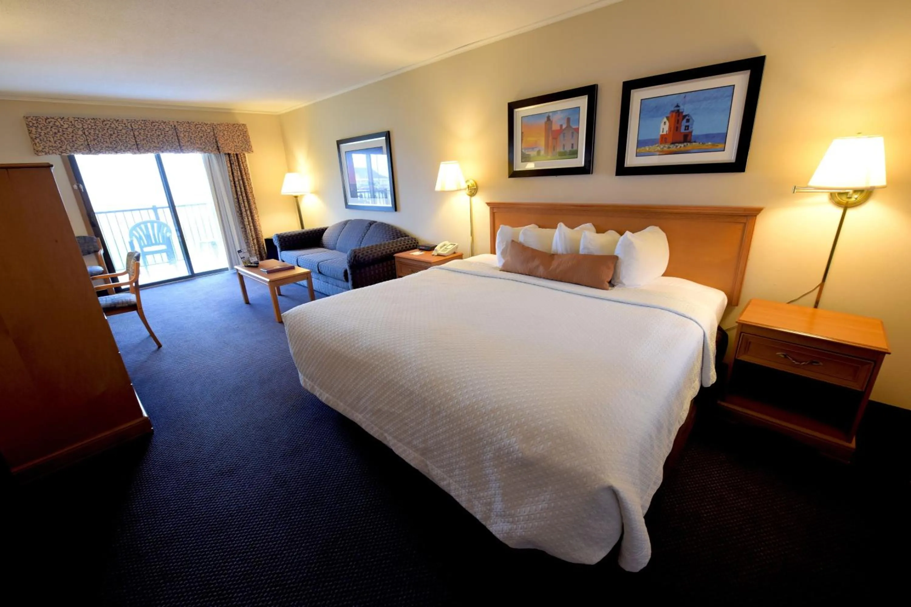 Bed in Days Inn by Wyndham Mackinaw City - Lakeview