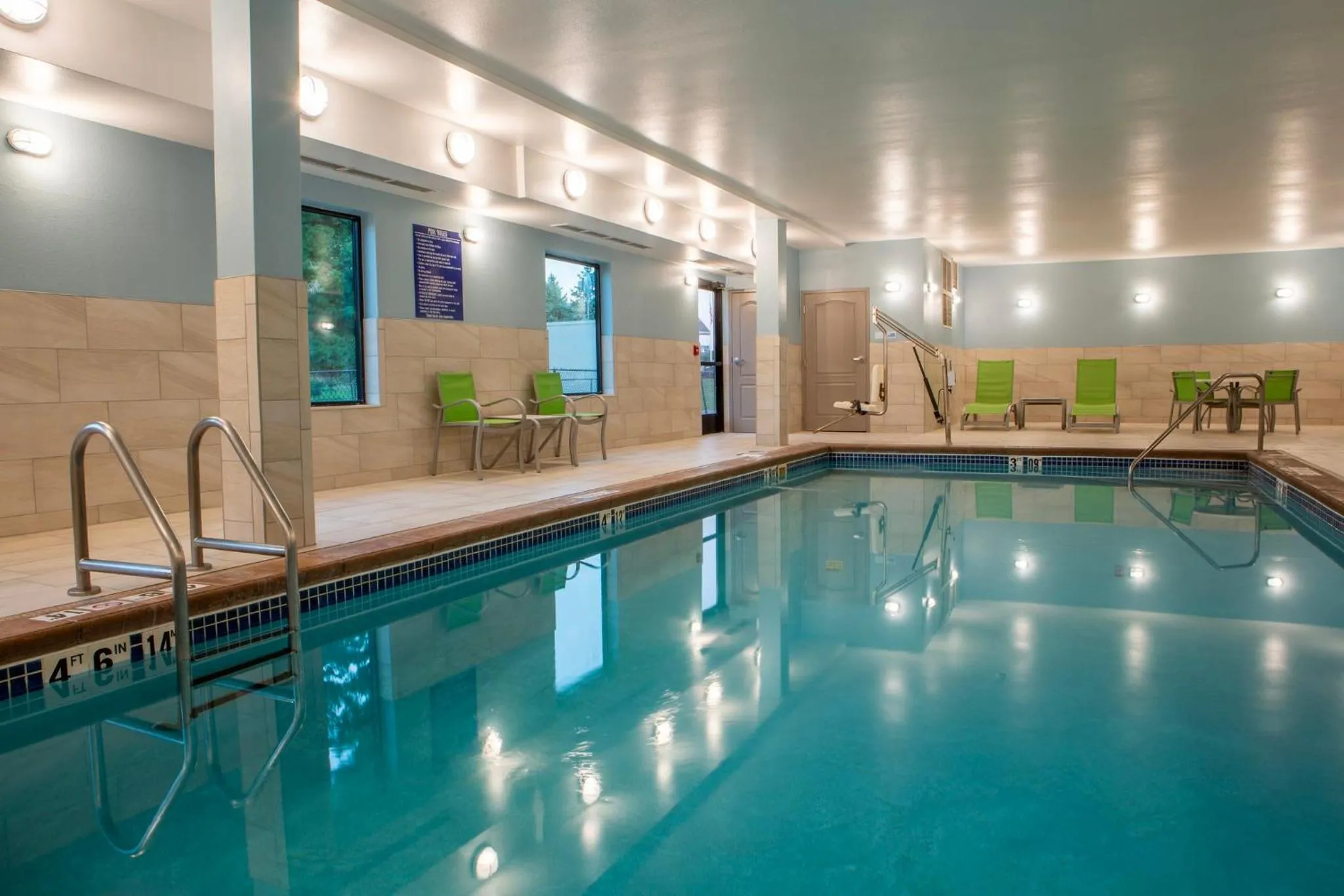 Swimming pool in Holiday Inn Express & Suites Sioux City-South by IHG