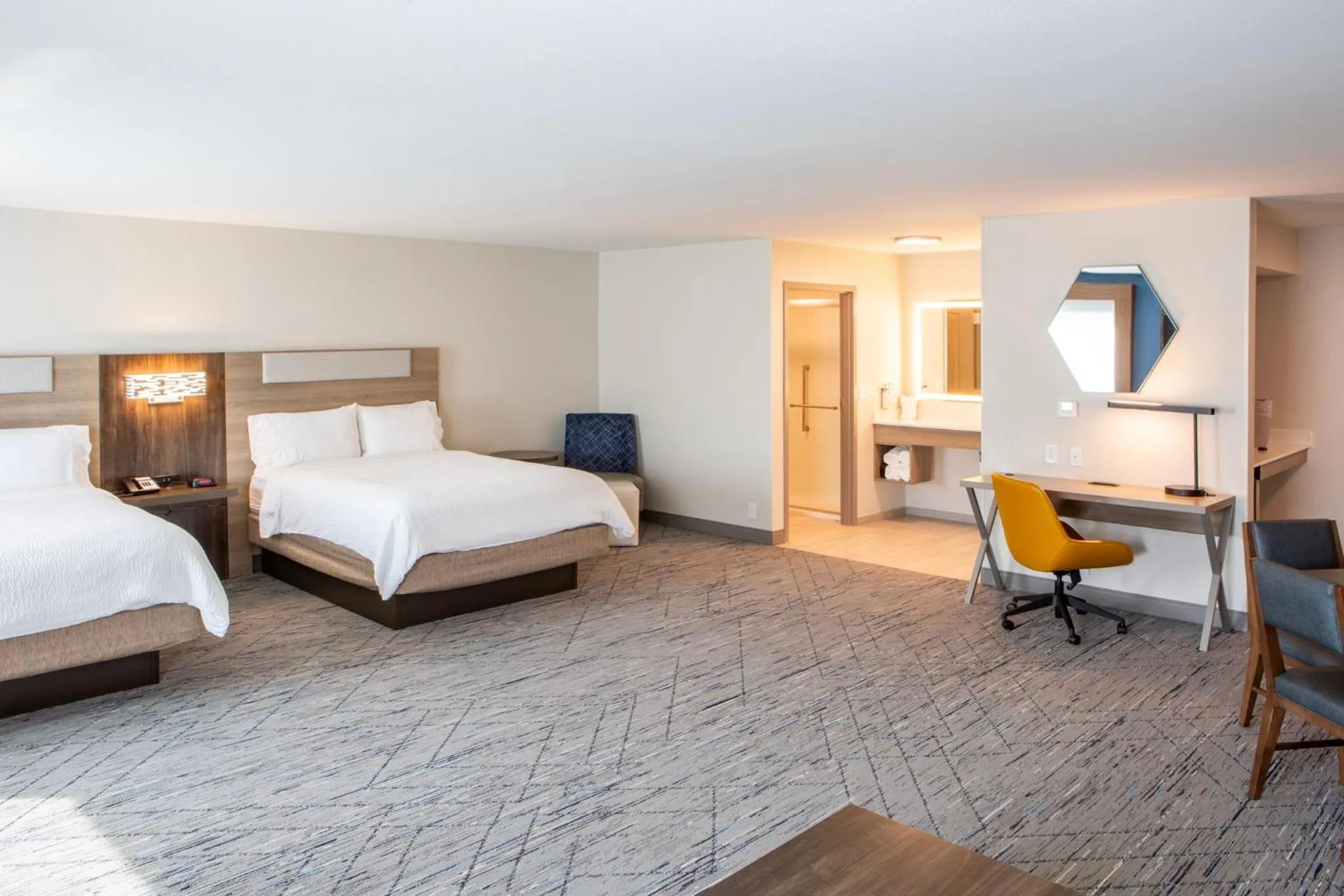 Photo of the whole room, Bed in Holiday Inn Express & Suites Sioux City-South by IHG