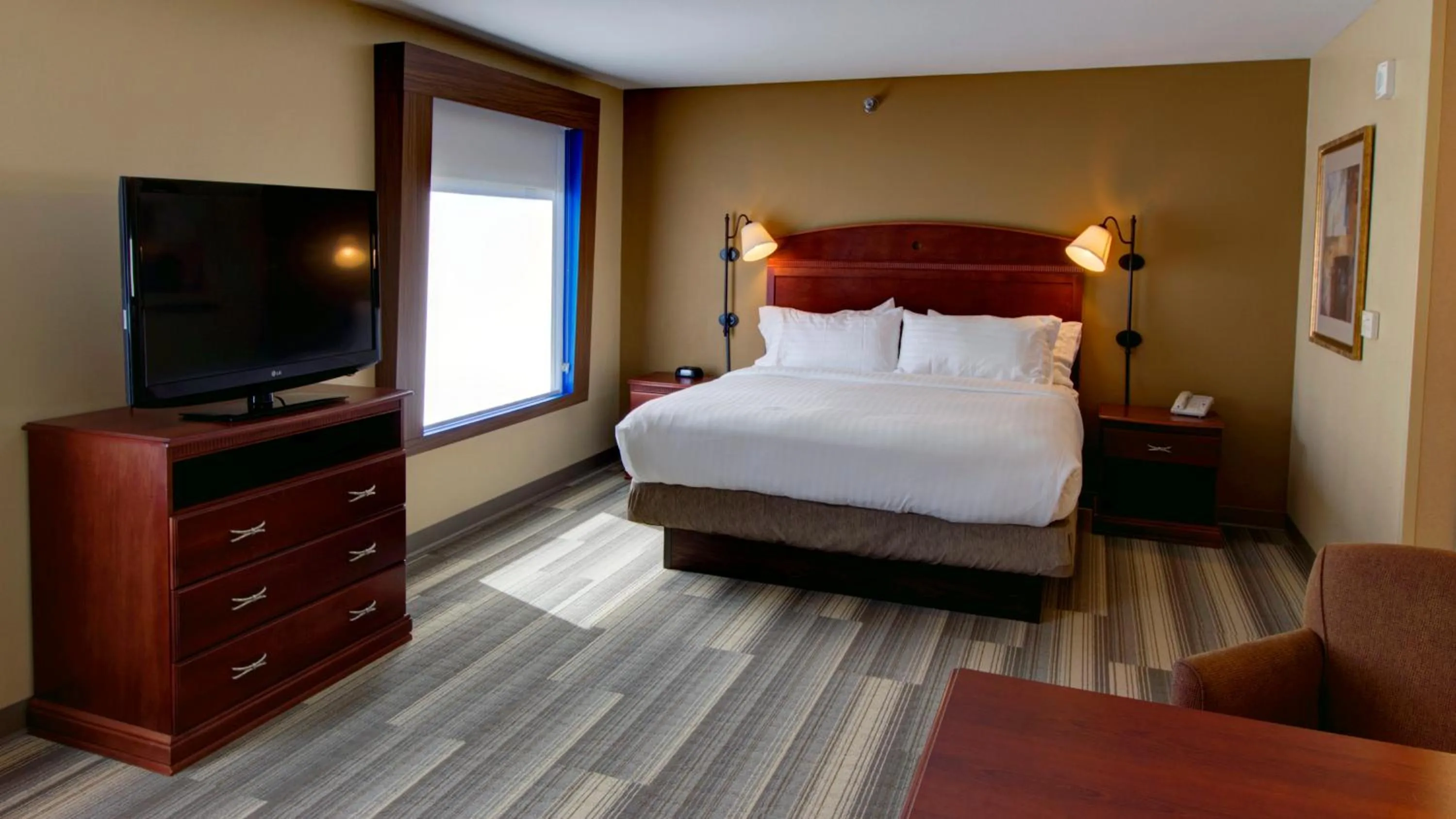 Bedroom, Bed in Holiday Inn Express & Suites Sioux City-South by IHG