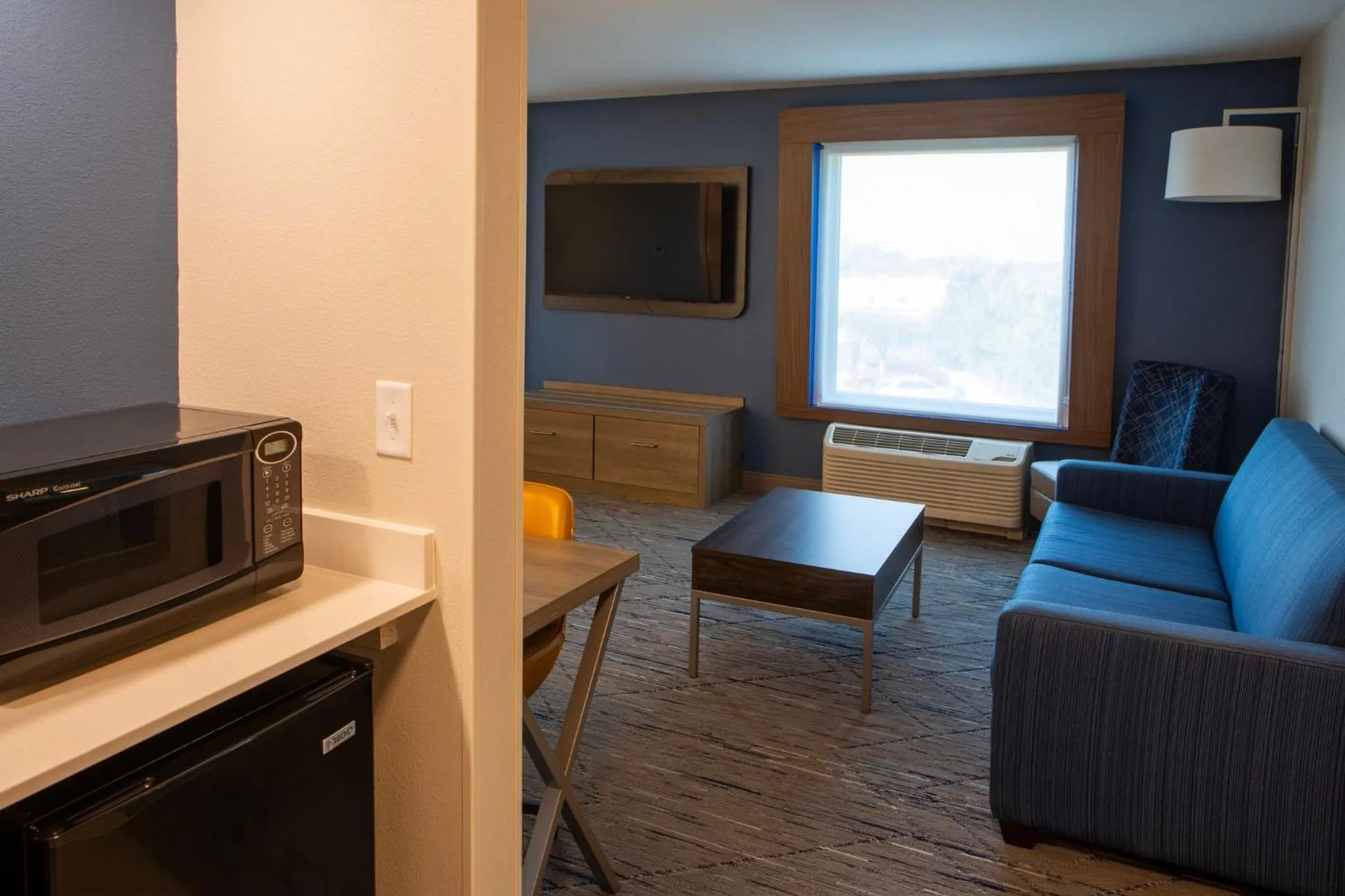 Bedroom in Holiday Inn Express & Suites Sioux City-South by IHG
