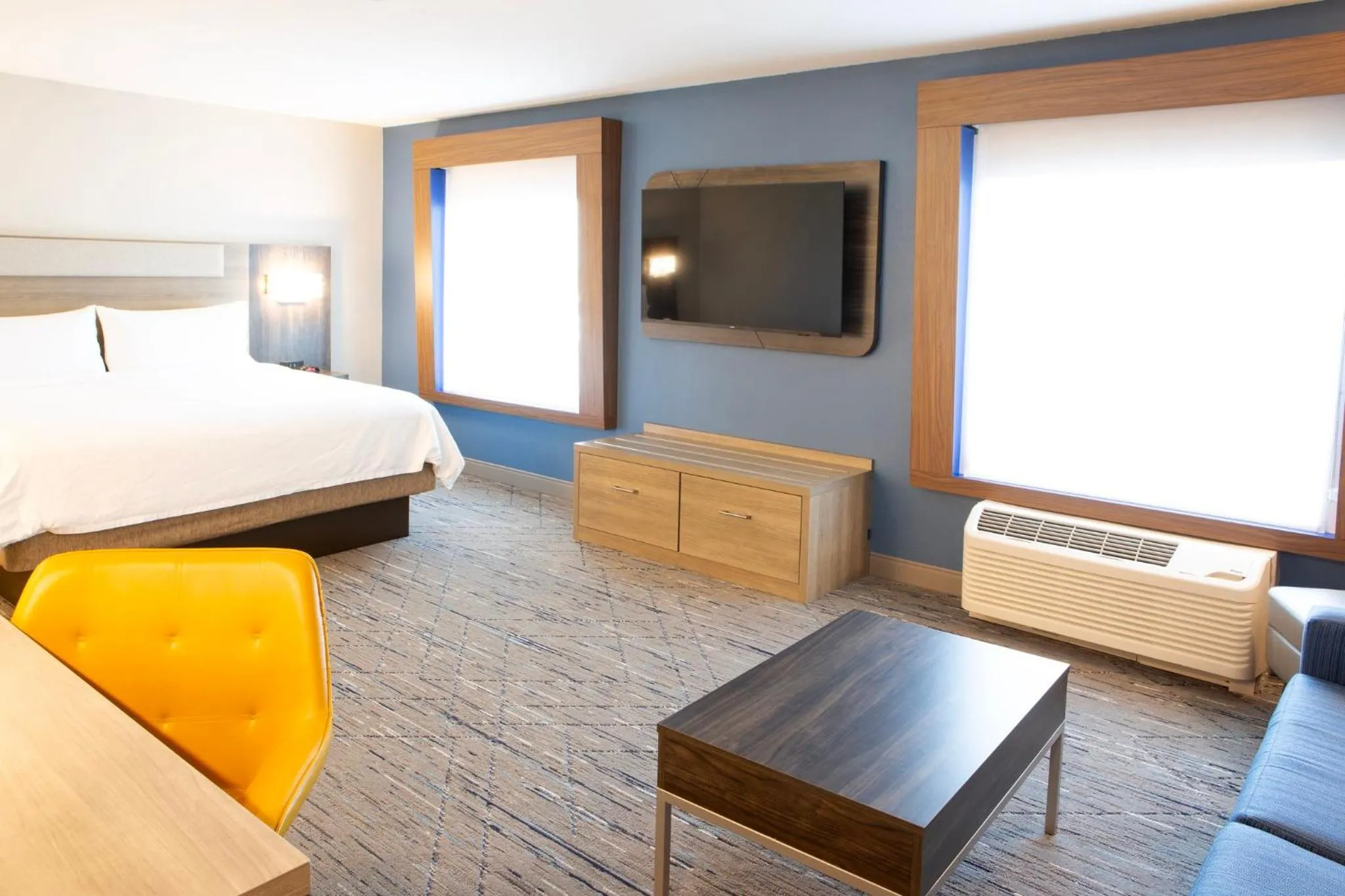 Bedroom, Bed in Holiday Inn Express & Suites Sioux City-South by IHG