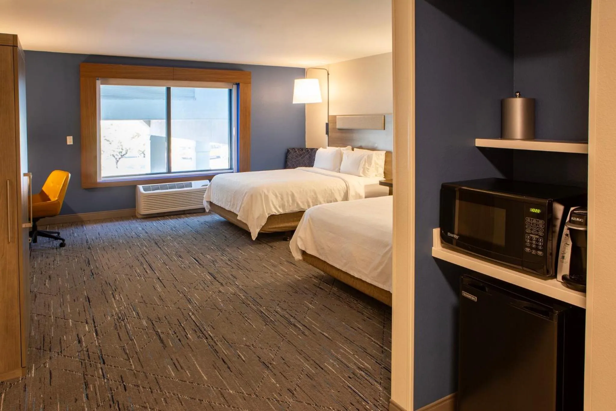 Photo of the whole room, Bed in Holiday Inn Express & Suites Sioux City-South by IHG