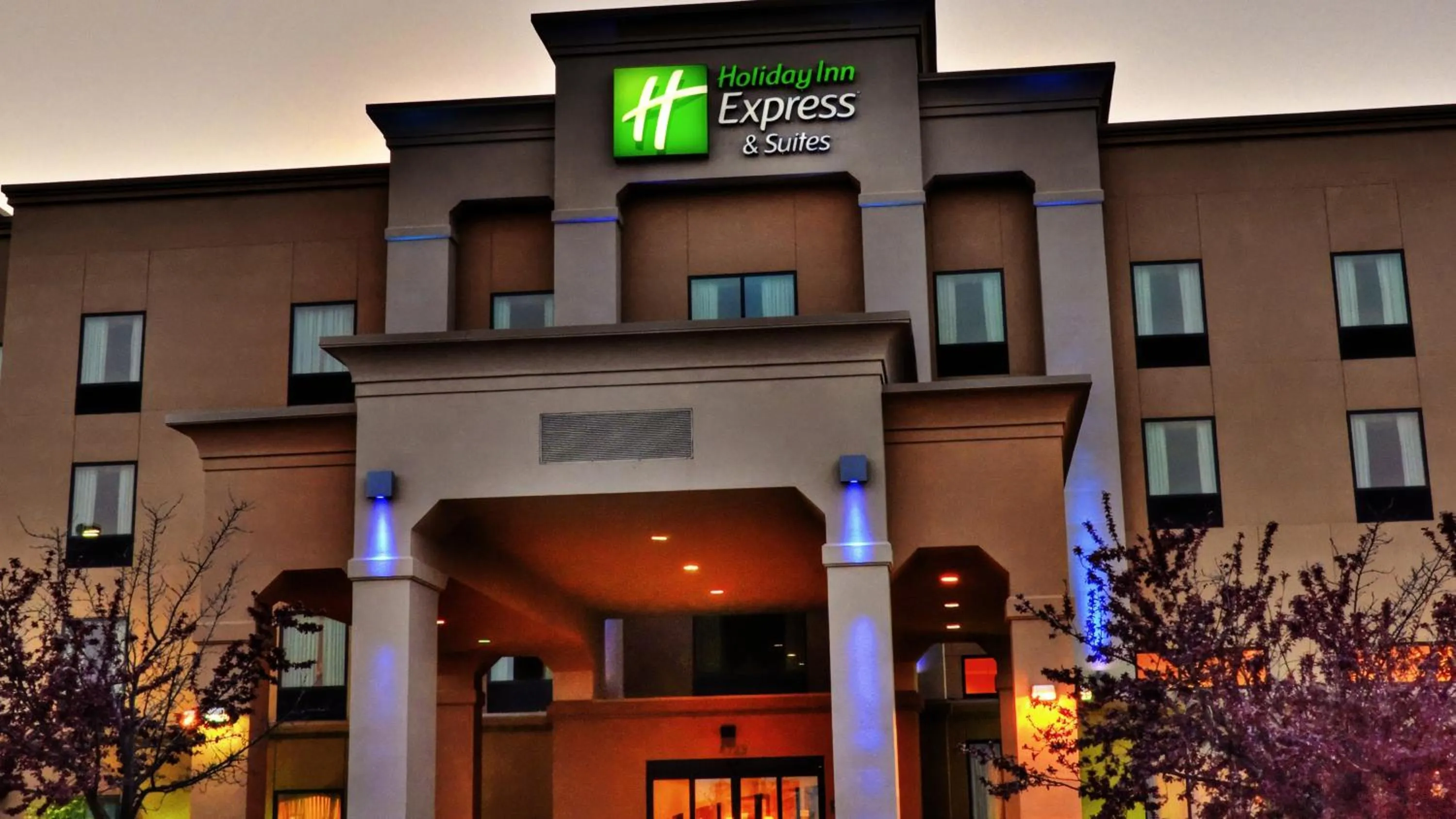 Property building in Holiday Inn Express & Suites Sioux City-South by IHG