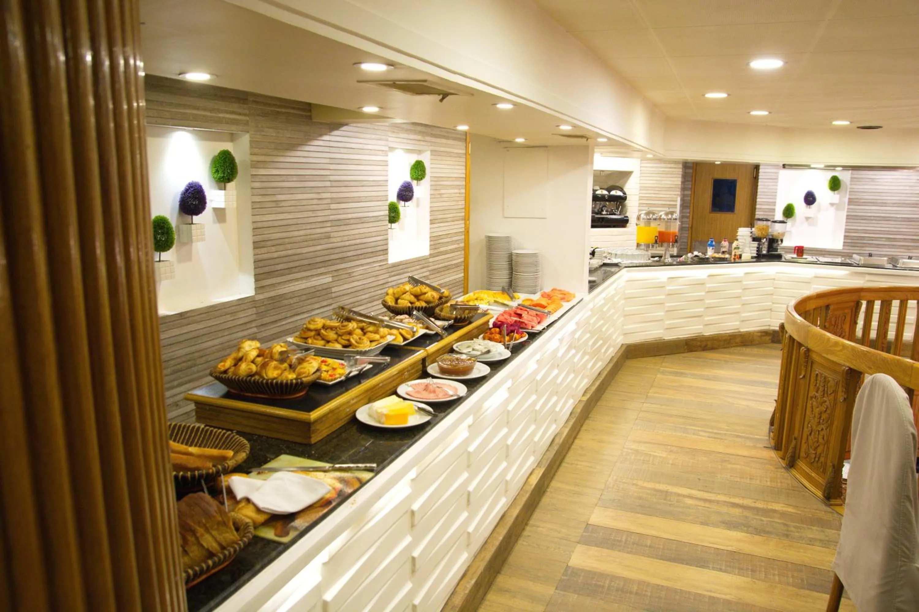 Buffet breakfast in Hotel Presidente