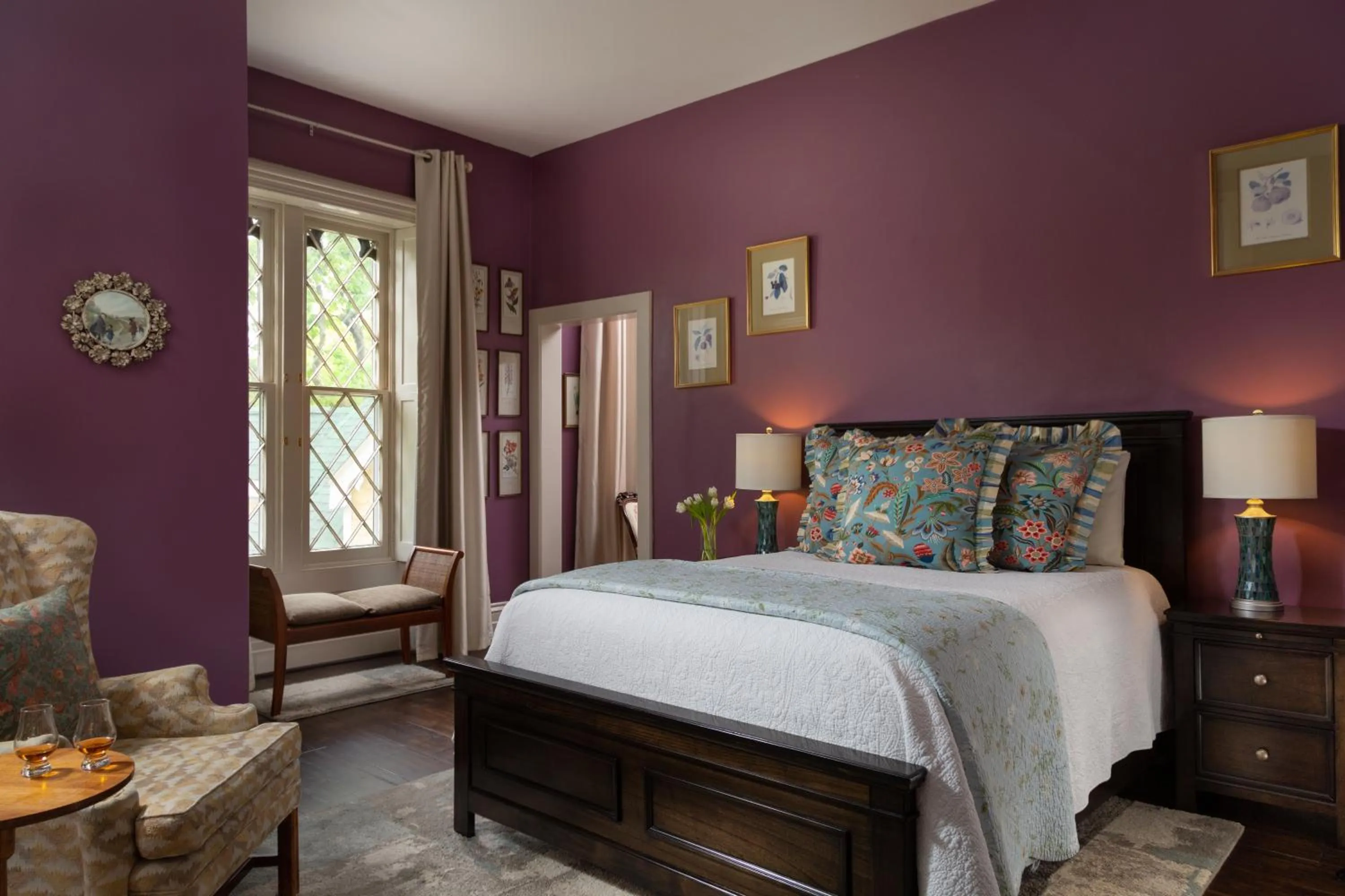 Bed in Inn at Woodhaven-In the Heart of the Bourbon Trail-Over 12 Distilleries Nearby