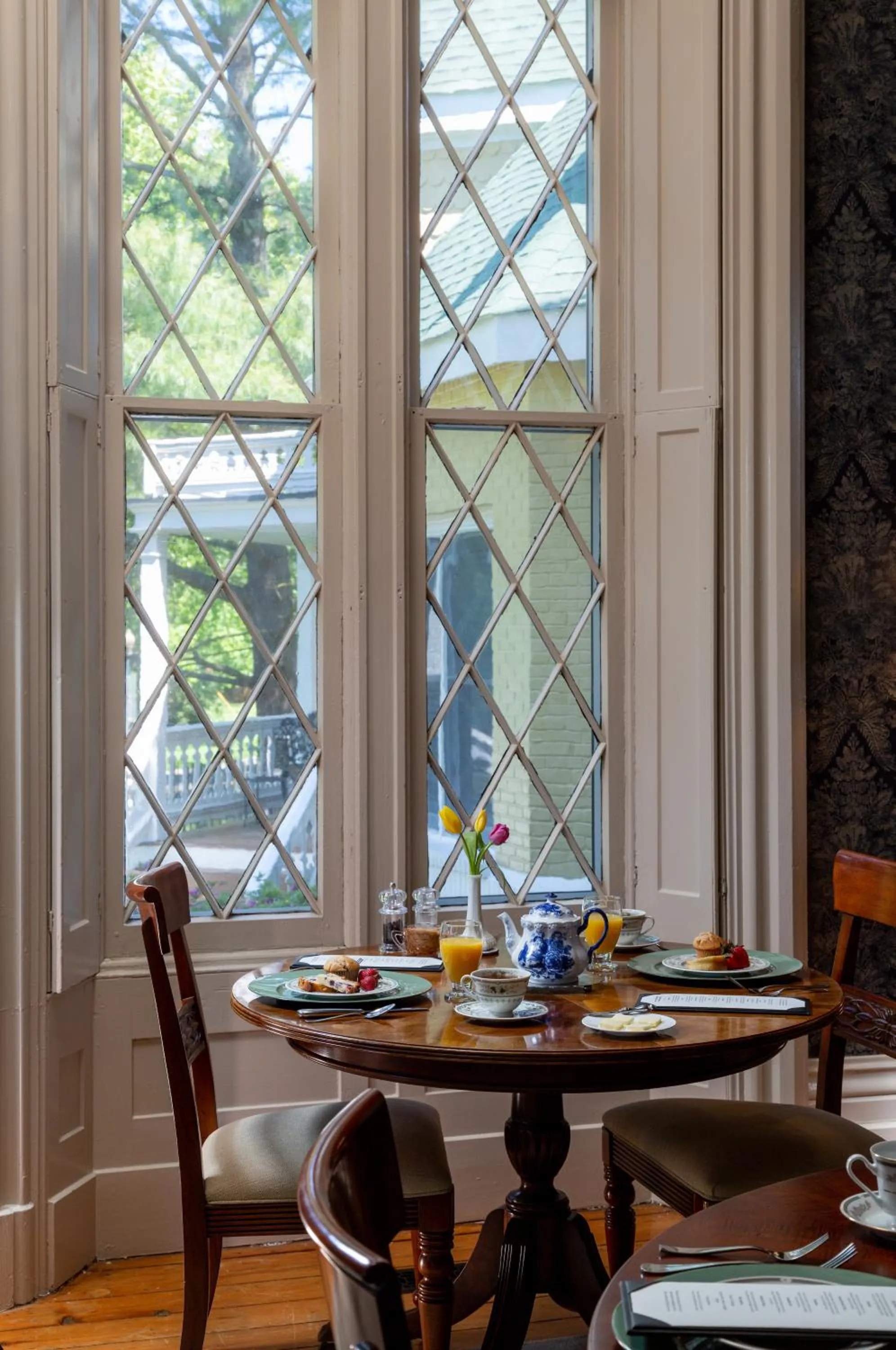 Dining area in Inn at Woodhaven-In the Heart of the Bourbon Trail-Over 12 Distilleries Nearby