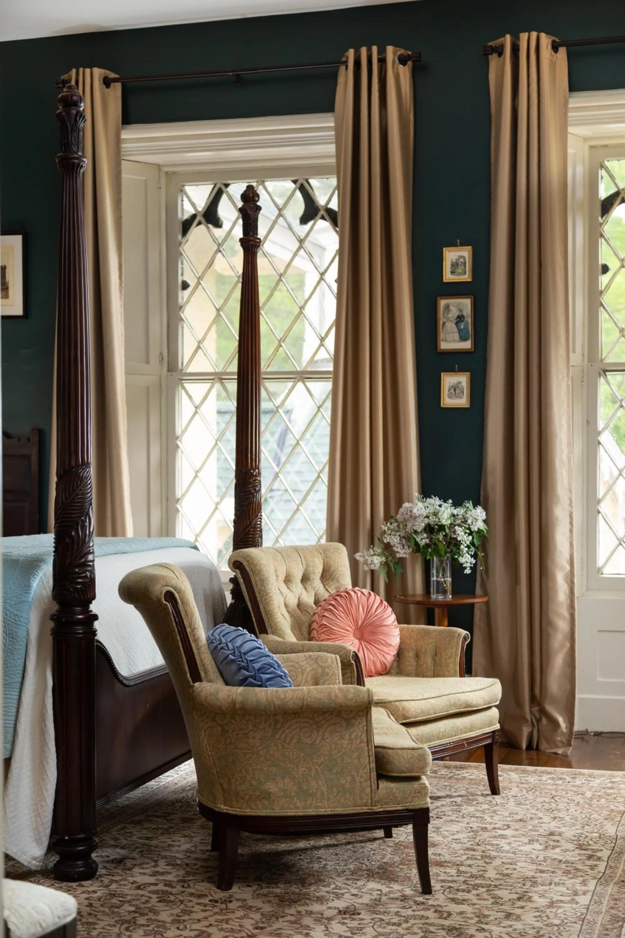 Seating area in Inn at Woodhaven-In the Heart of the Bourbon Trail-Over 12 Distilleries Nearby