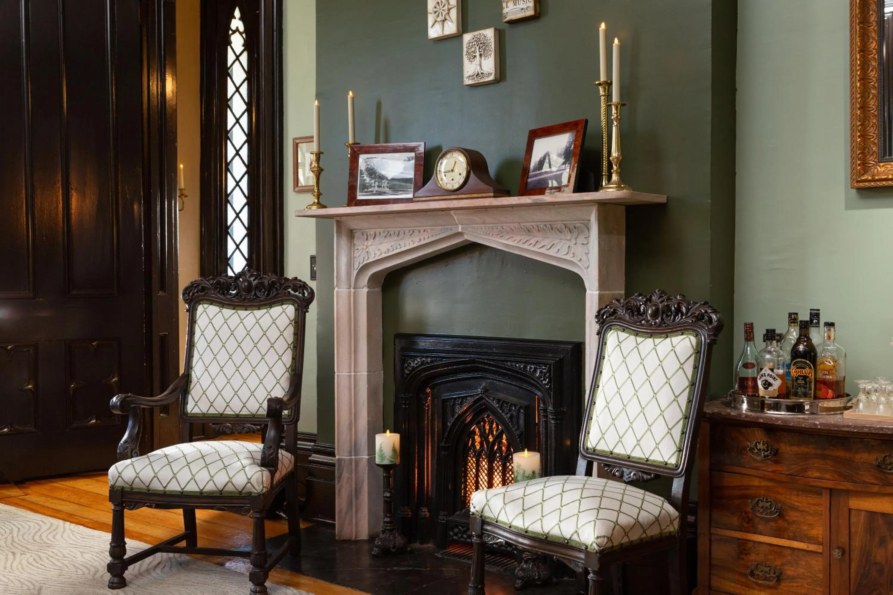 Living room in Inn at Woodhaven-In the Heart of the Bourbon Trail-Over 12 Distilleries Nearby