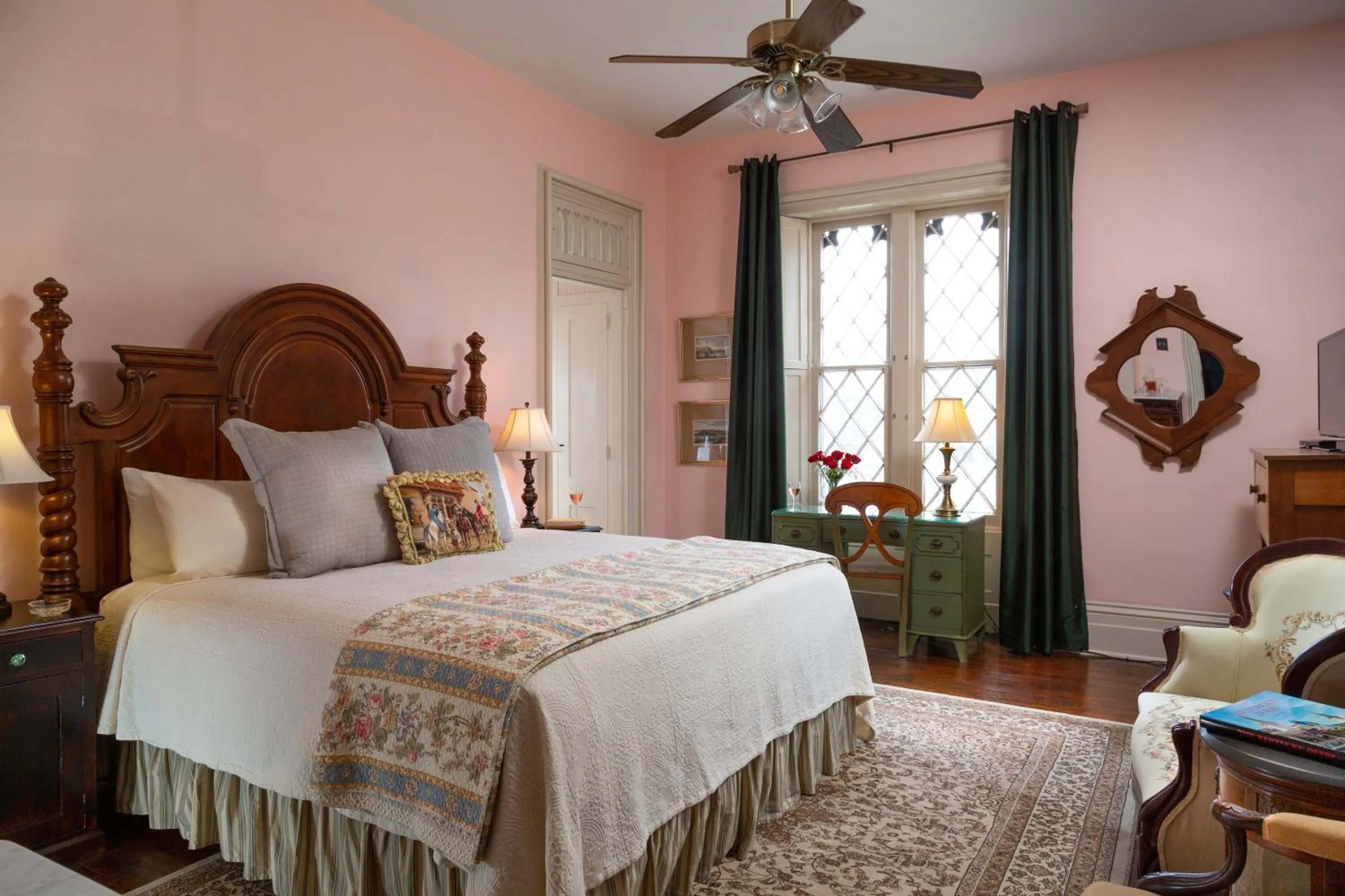 Deluxe King Room in Inn at Woodhaven-In the Heart of the Bourbon Trail-Over 12 Distilleries Nearby