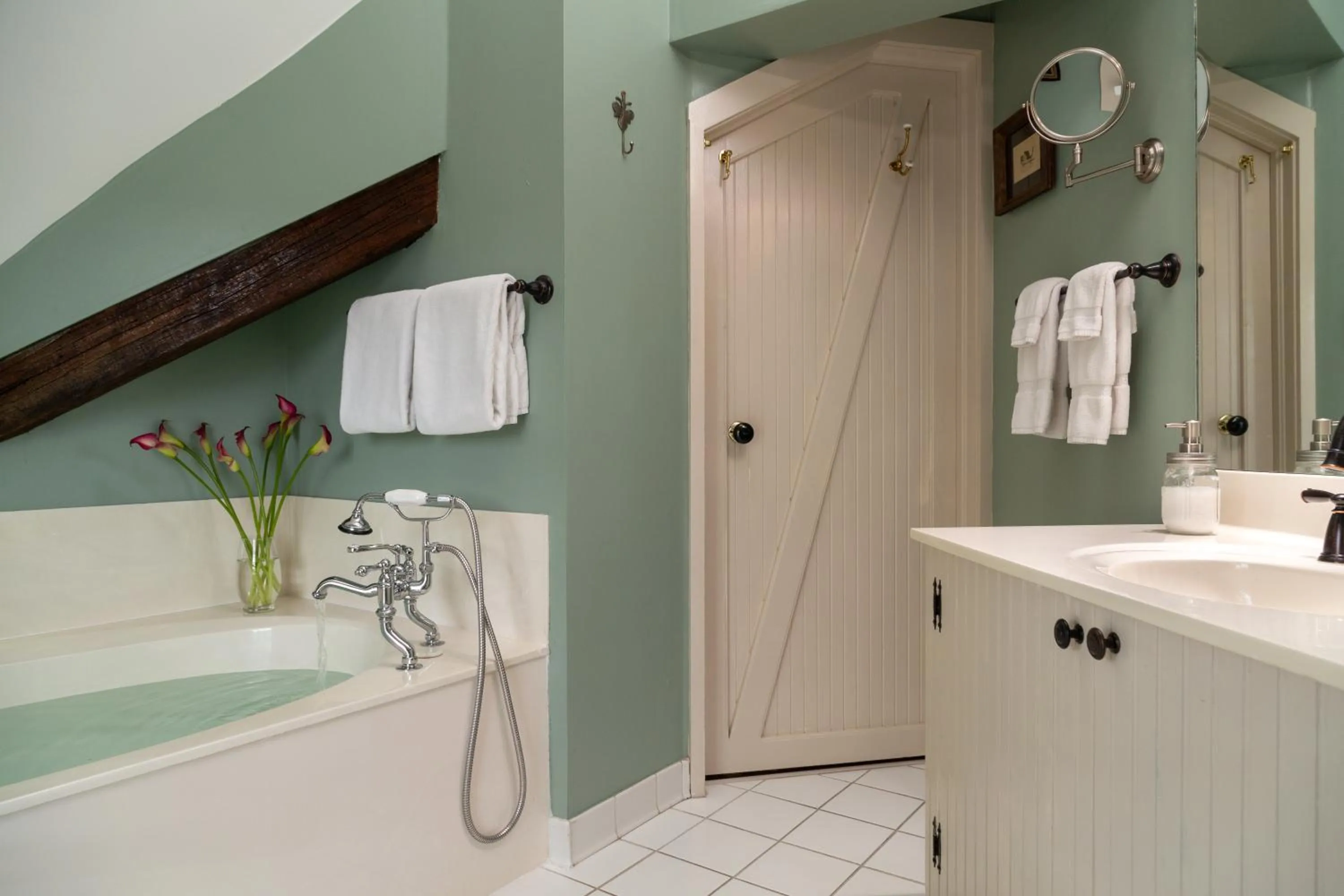 Bathroom in Inn at Woodhaven-In the Heart of the Bourbon Trail-Over 12 Distilleries Nearby