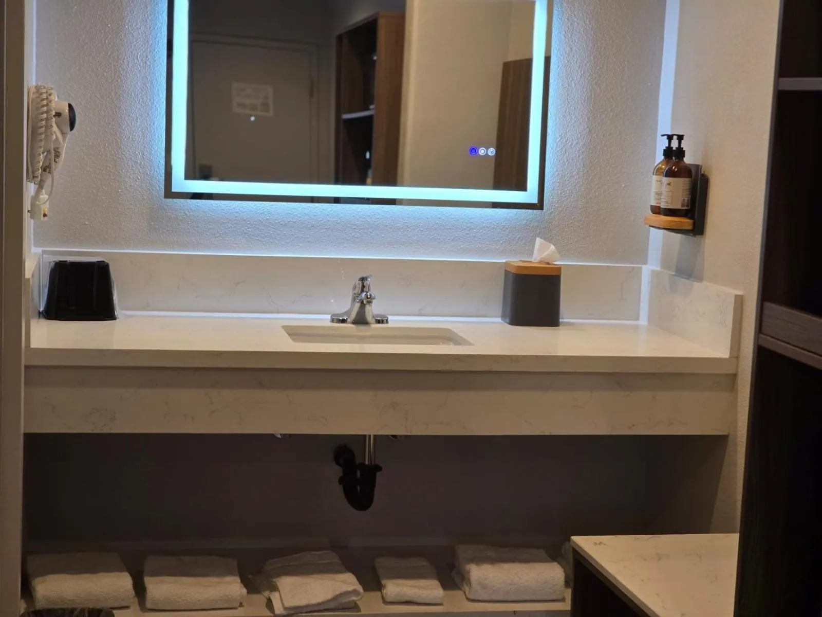 Bathroom in Hyland Inn near Legoland