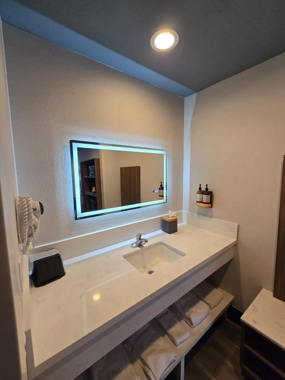 Bathroom in Hyland Inn near Legoland