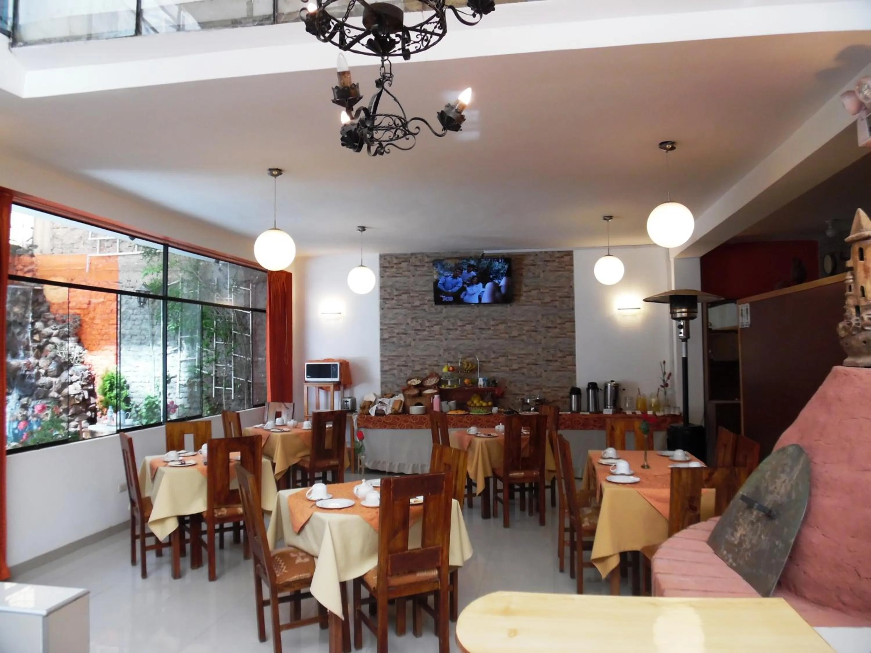 Restaurant/places to eat in Hotel Puno Terra