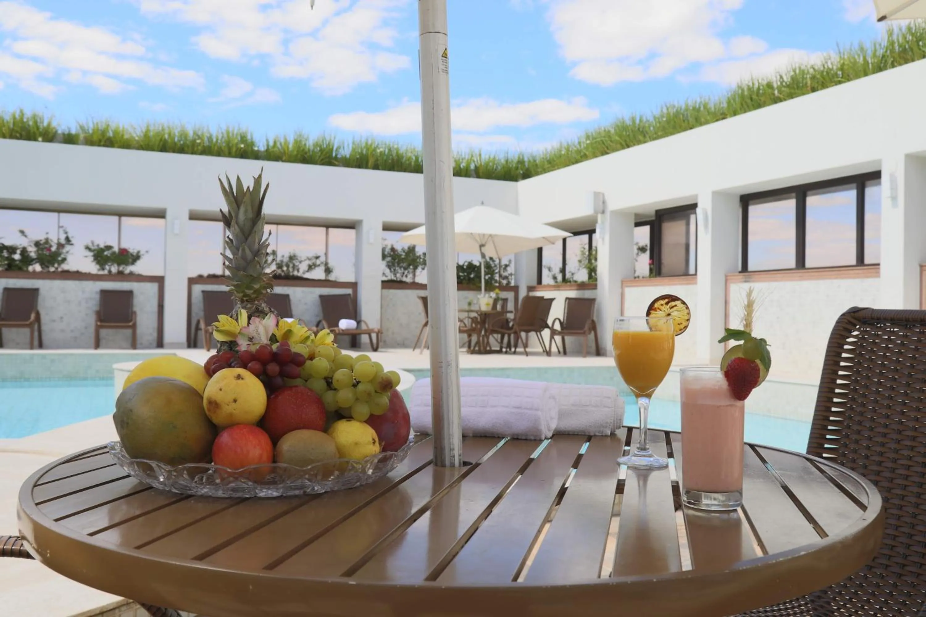 Food and drinks in Golden Tulip Goiania Address