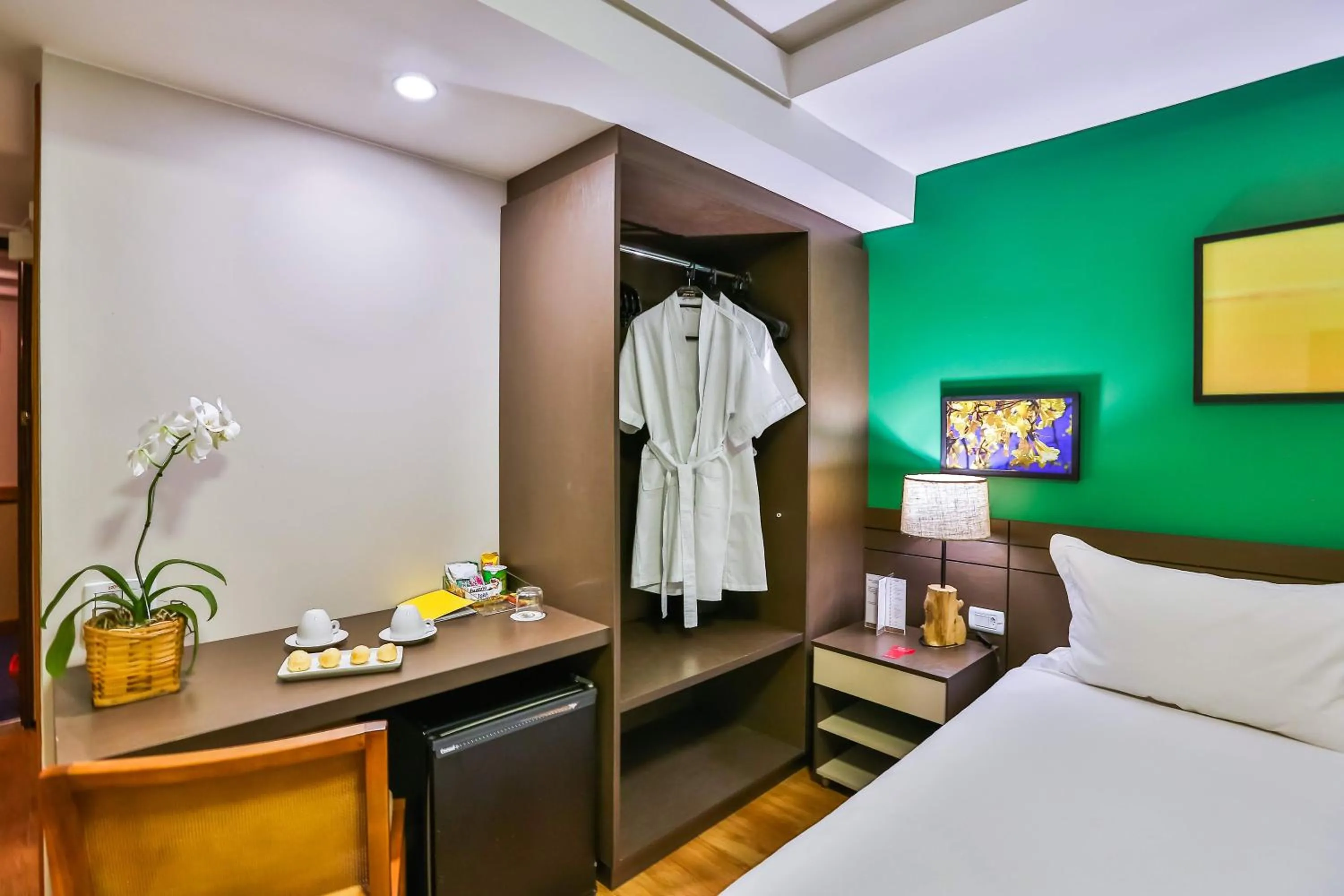 Photo of the whole room, Bed in Golden Tulip Goiania Address