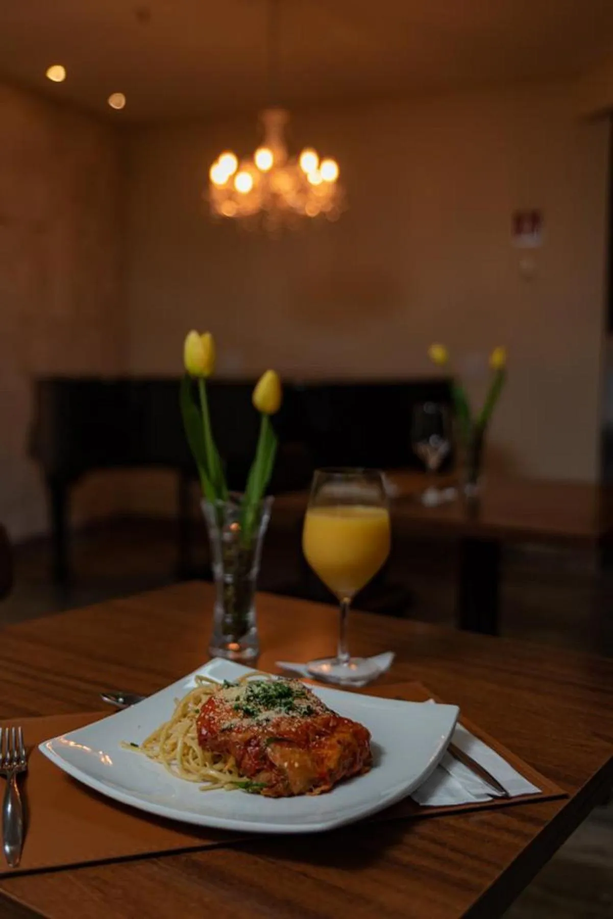 Food in Golden Tulip Goiania Address